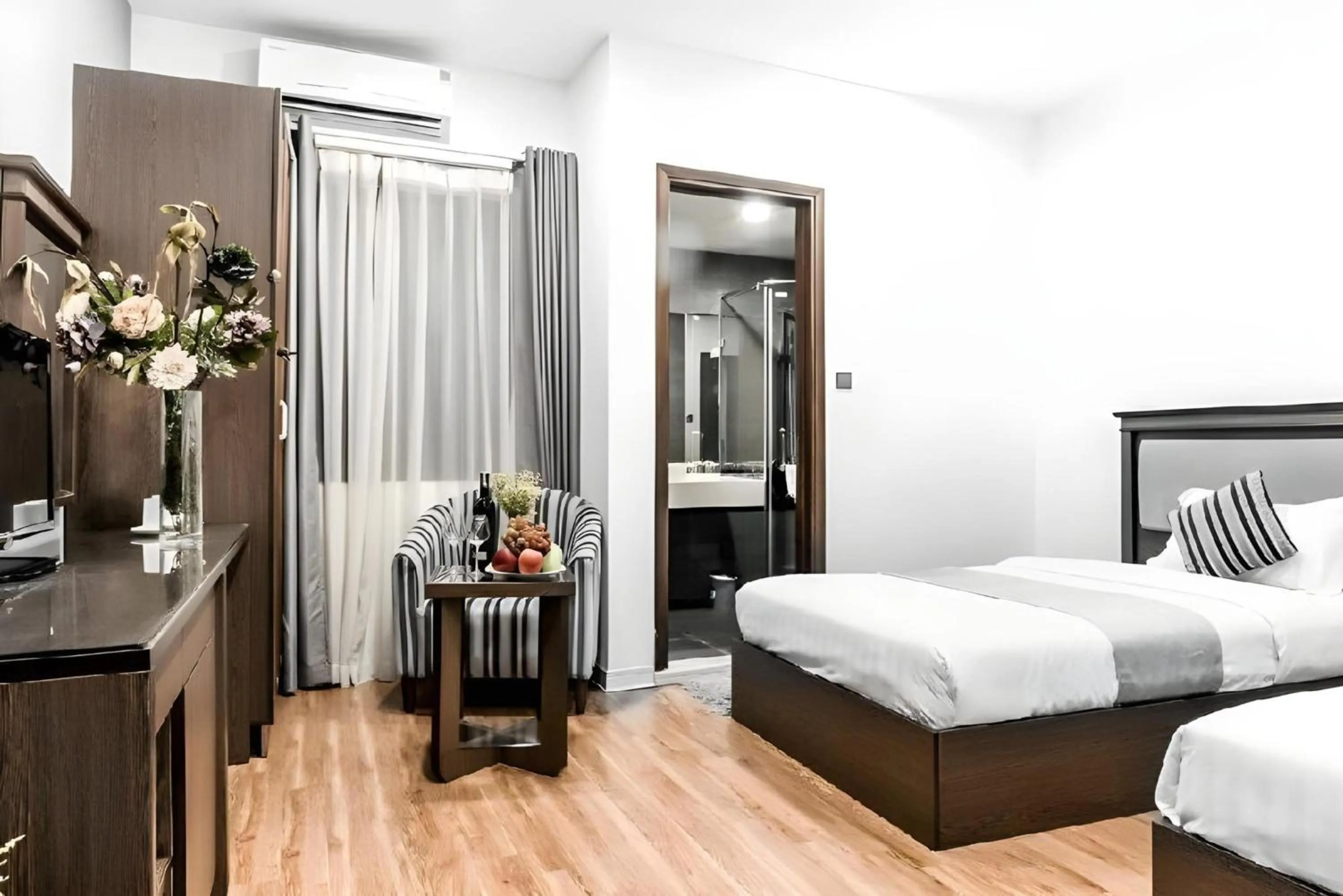 Photo of the whole room, Bed in Collection O Le Grand Hanoi hotel - The Tryst