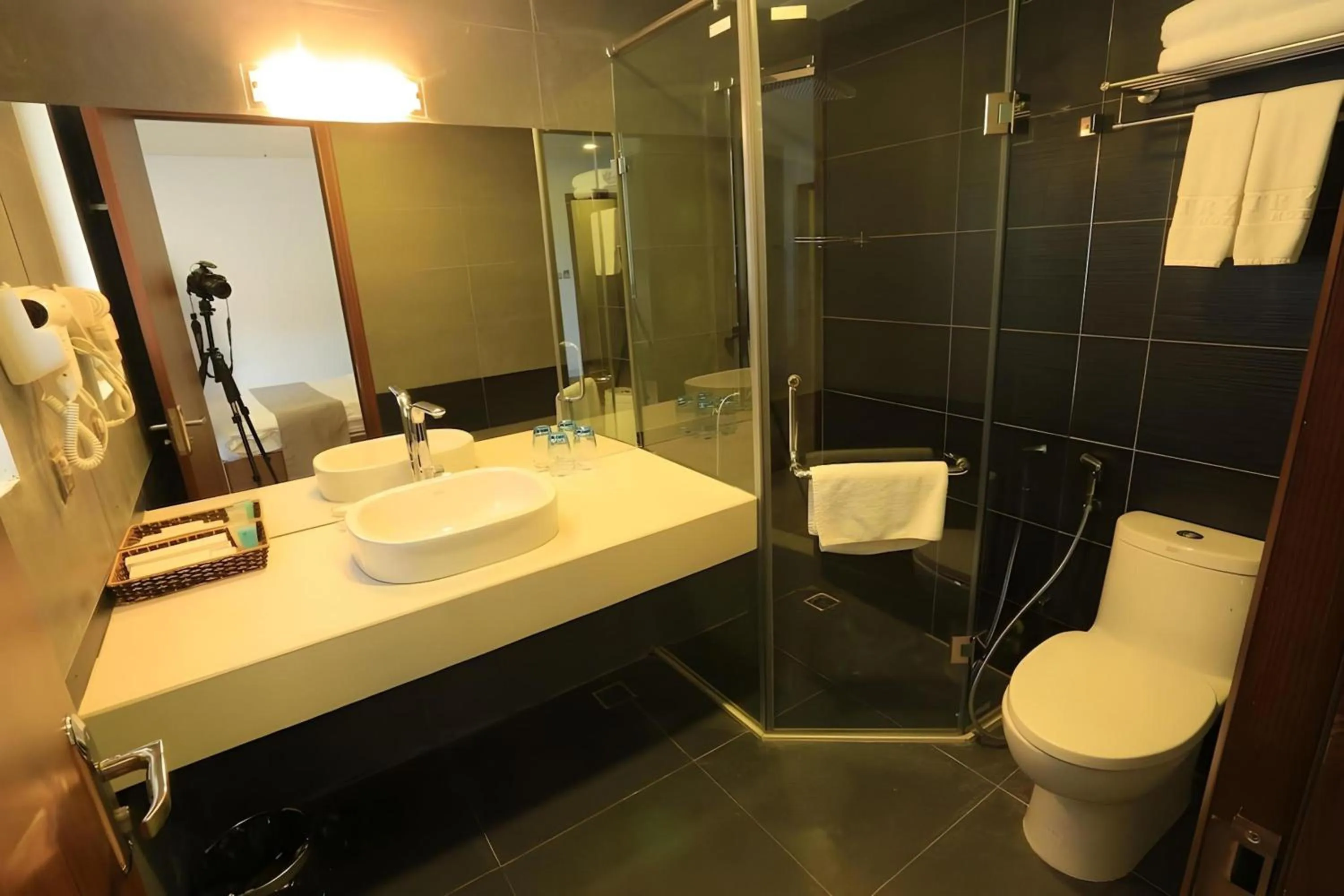 Bathroom in Collection O Le Grand Hanoi hotel - The Tryst