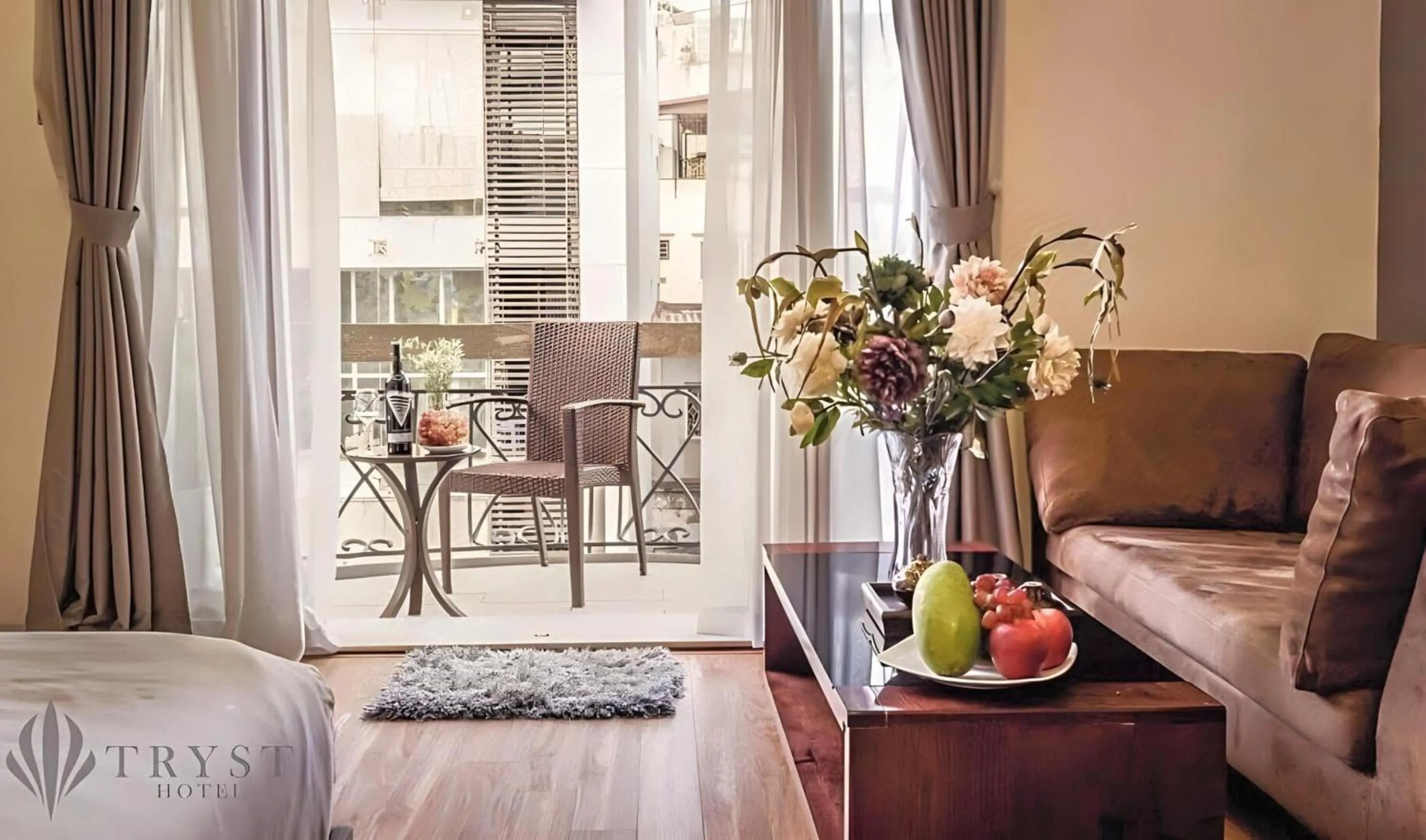 Seating area in Collection O Le Grand Hanoi hotel - The Tryst