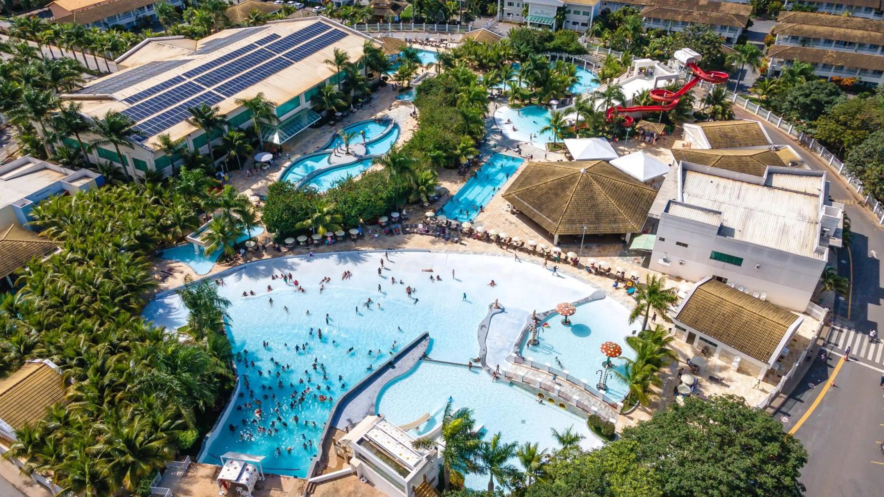 Swimming pool in diRoma Lacqua III direto com o Grupo diRoma com acesso ao Acqua Park e Café da manhã