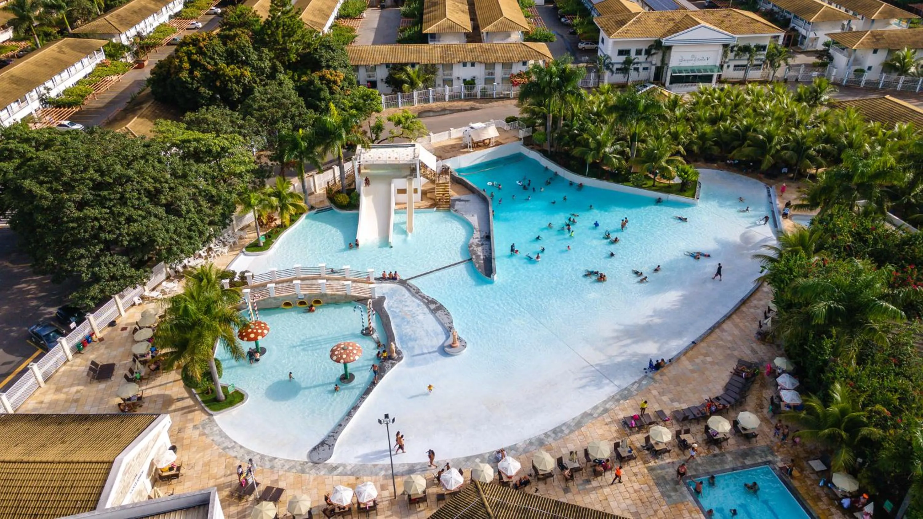 Swimming pool in diRoma Lacqua III direto com o Grupo diRoma com acesso ao Acqua Park e Café da manhã