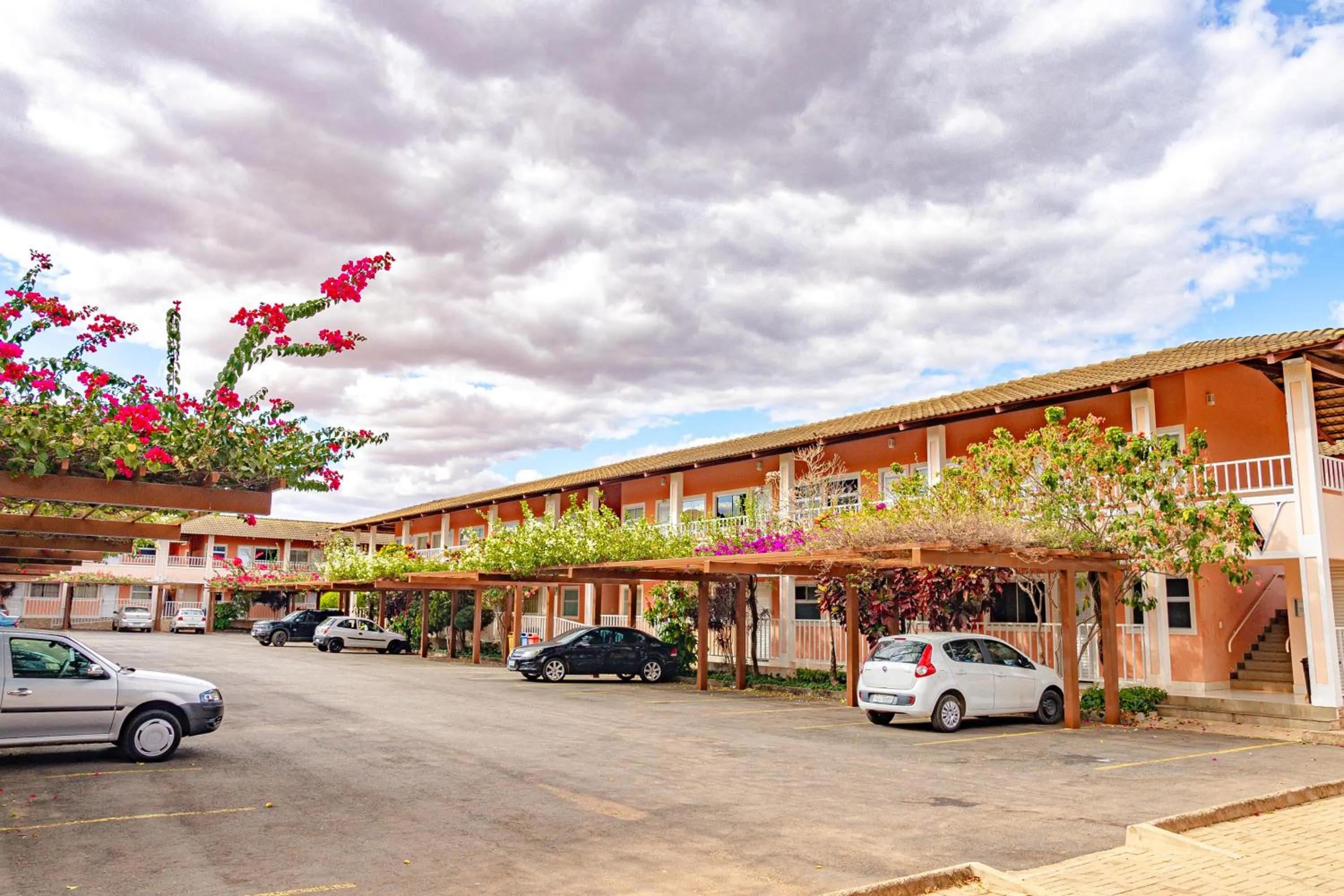 Parking in diRoma Lacqua III direto com o Grupo diRoma com acesso ao Acqua Park e Café da manhã