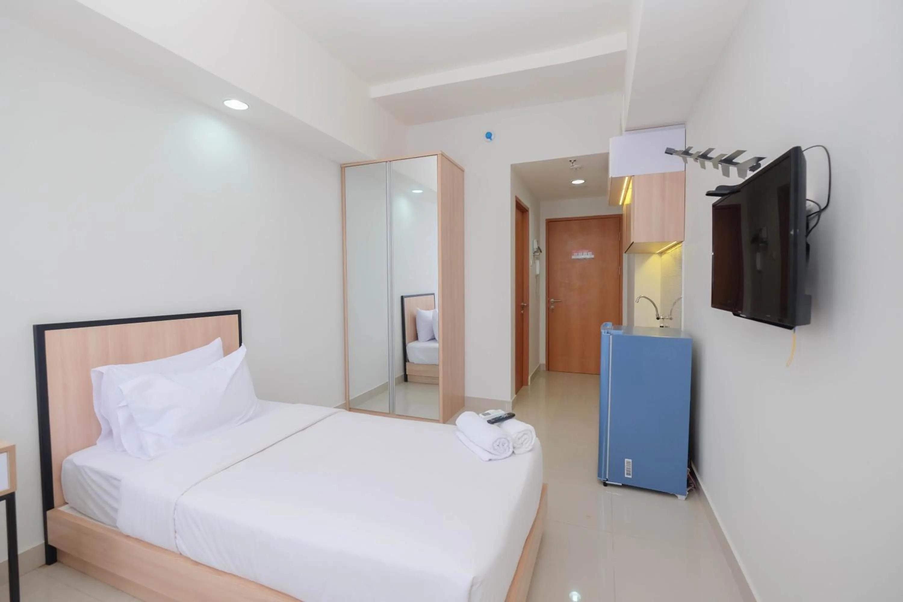 Bed in Pleasurable Studio at Evenciio Apartment near Campus Area By Travelio