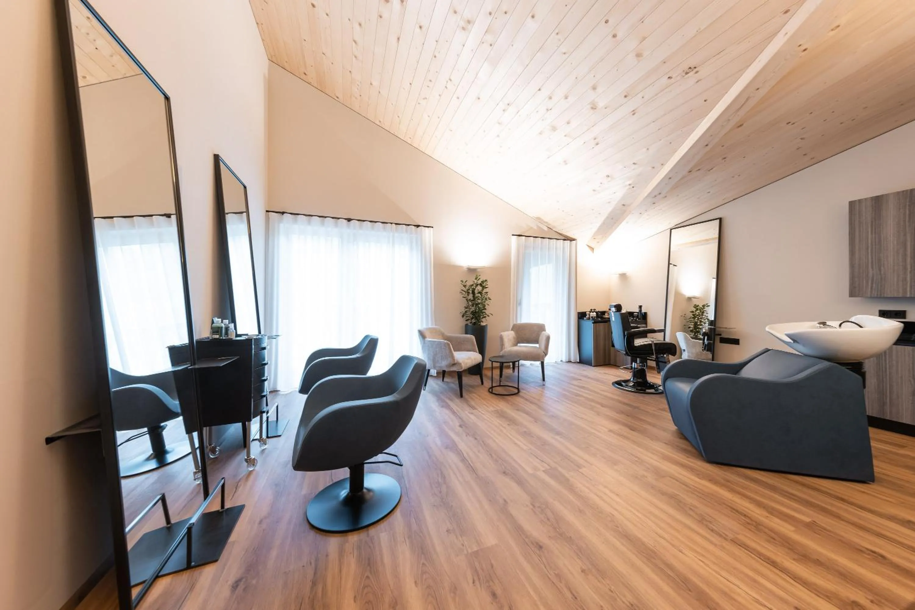 hair dresser in DAS GERSTL Family Retreat