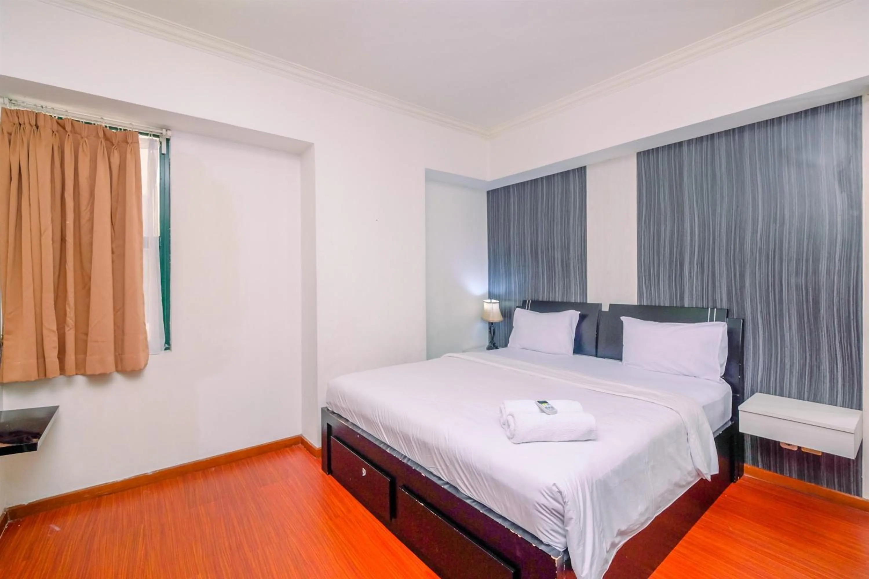 Bedroom, Bed in Comfort 2BR + Extra Room at Sudirman Tower Condominium Apartment By Travelio
