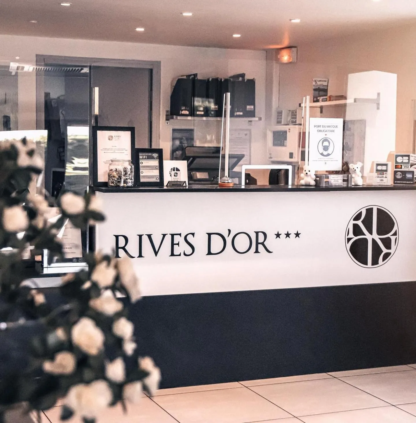 Facade/entrance in Rives d'Or Hôtel