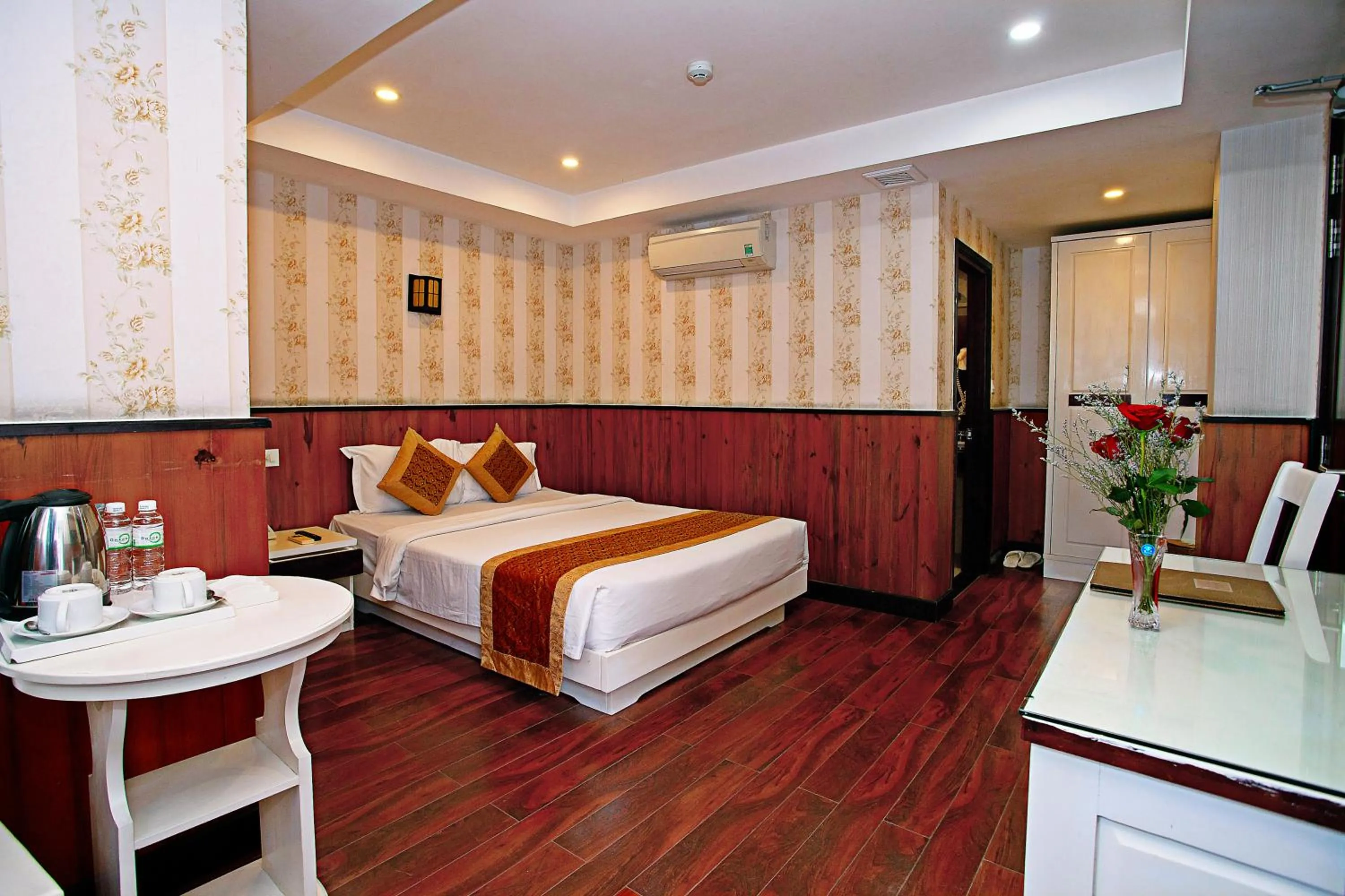 Property building, Bed in Golden Rain 2 Hotel Nha Trang Beach
