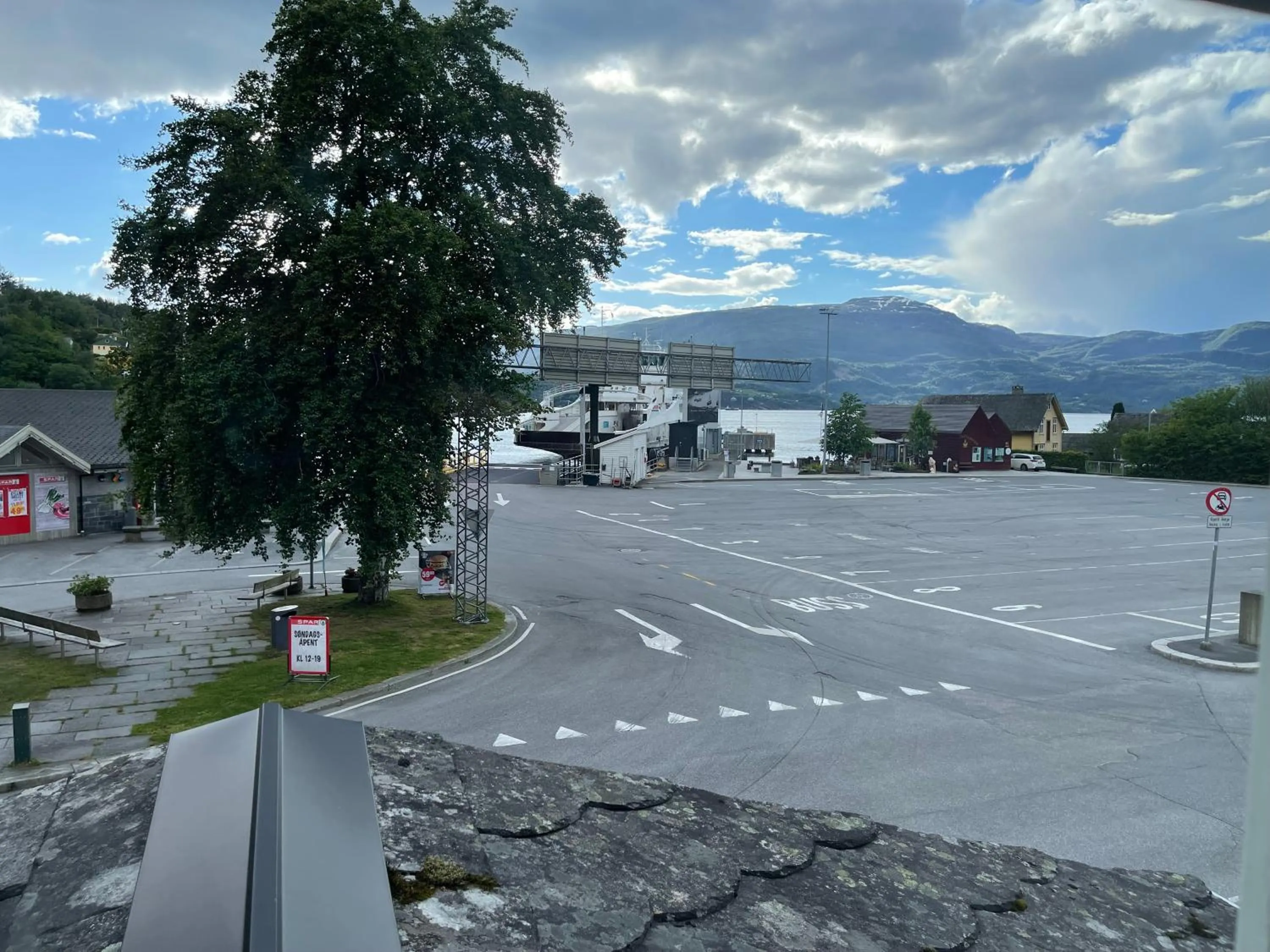 Neighbourhood in Jondal Hotel