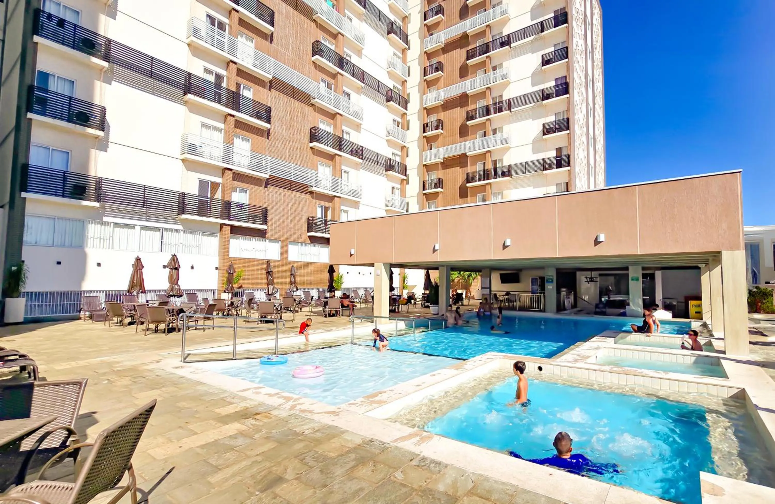 Swimming pool in diRoma Spazzio direto com o Grupo diRoma com acesso ao Acqua Park e Café da manhã