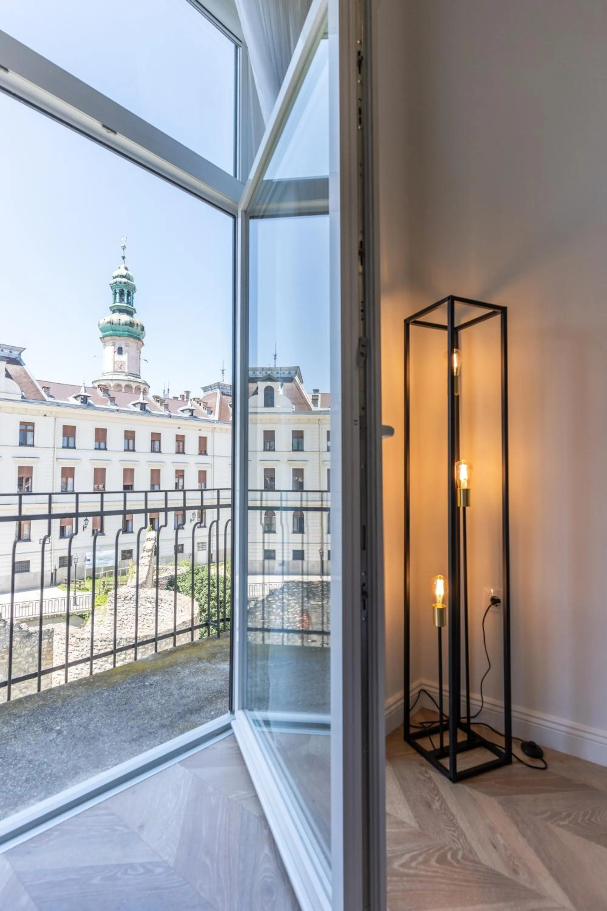 Day in V62 studio apartments- Downtown Sopron