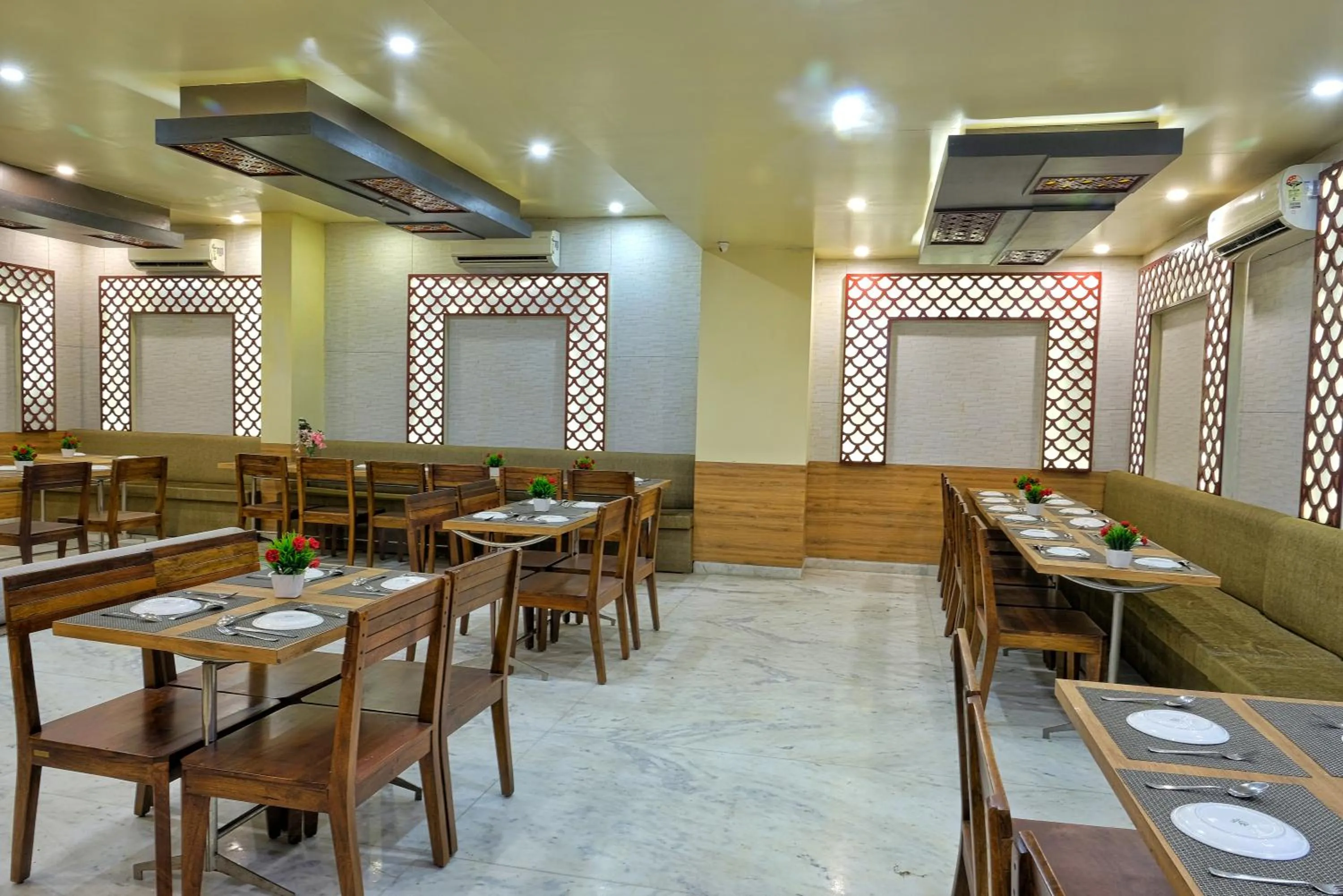 Restaurant/places to eat in The Bayan Elegance Hotel