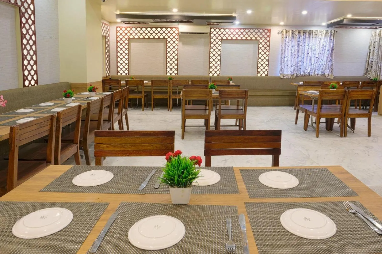 Restaurant/places to eat in The Bayan Elegance Hotel