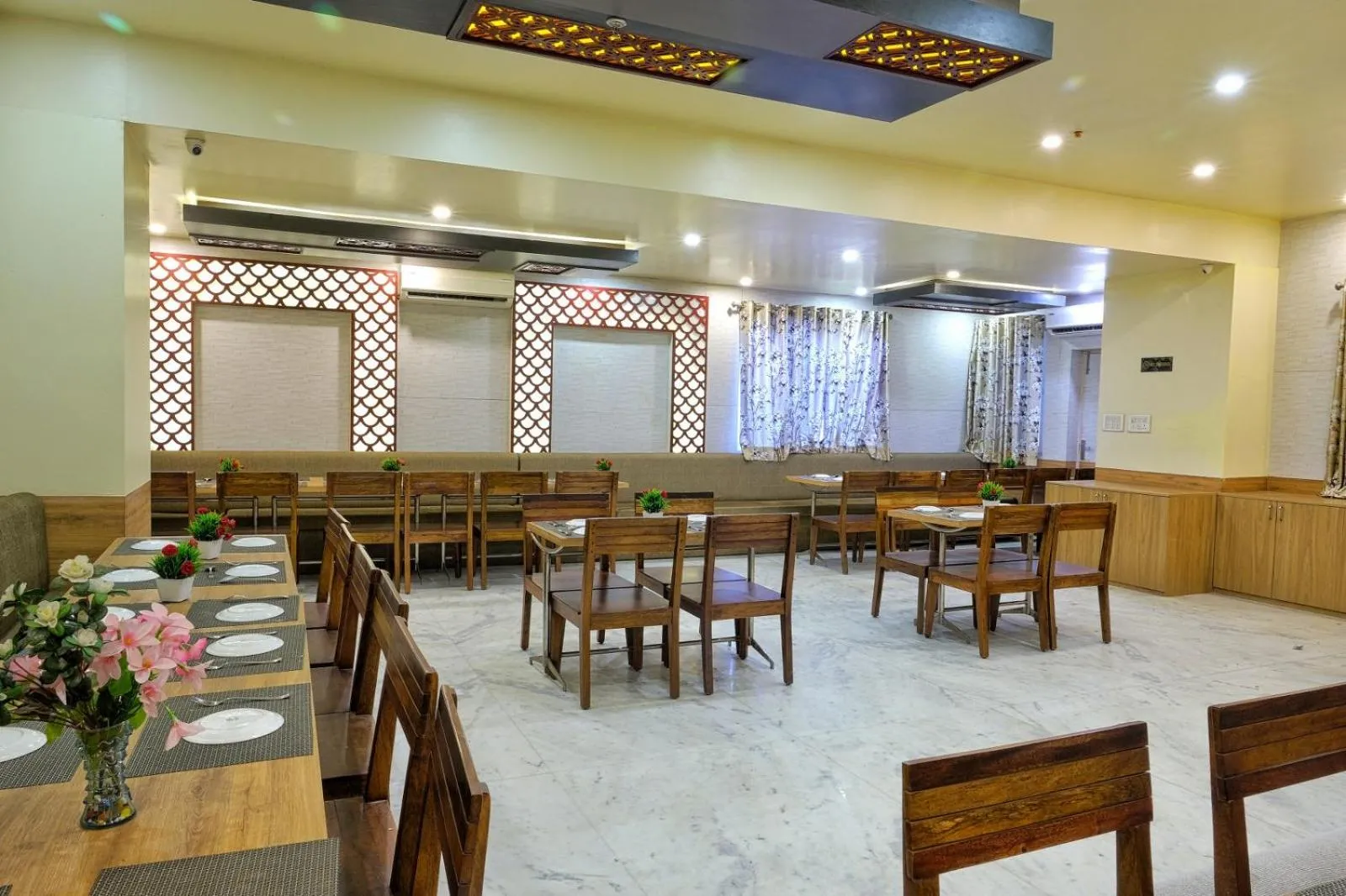 Restaurant/places to eat in The Bayan Elegance Hotel