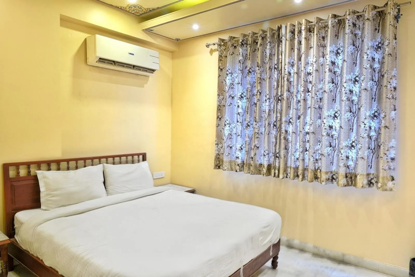 Bedroom, Bed in The Bayan Elegance Hotel