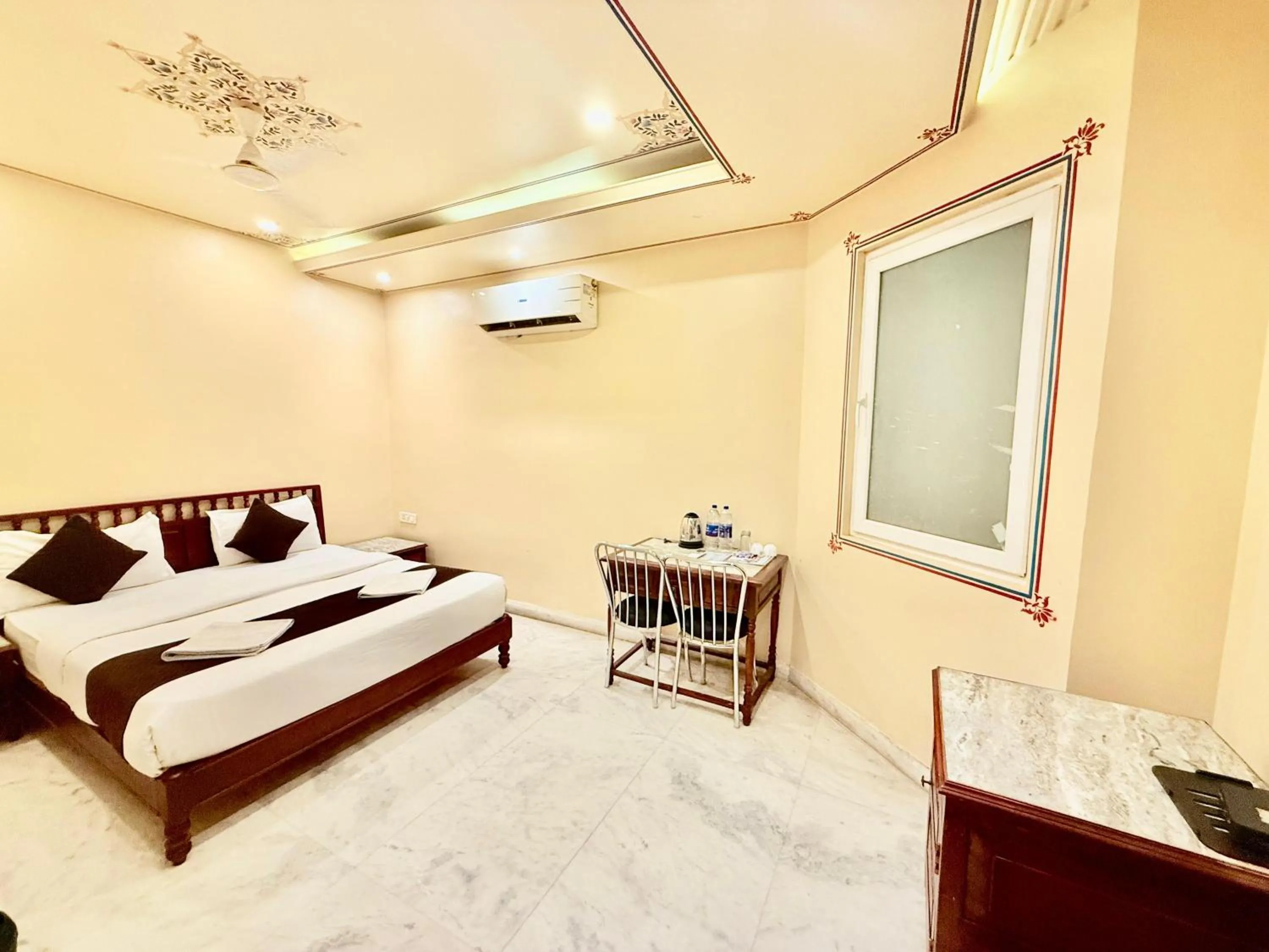 Bedroom, Bed in The Bayan Elegance Hotel