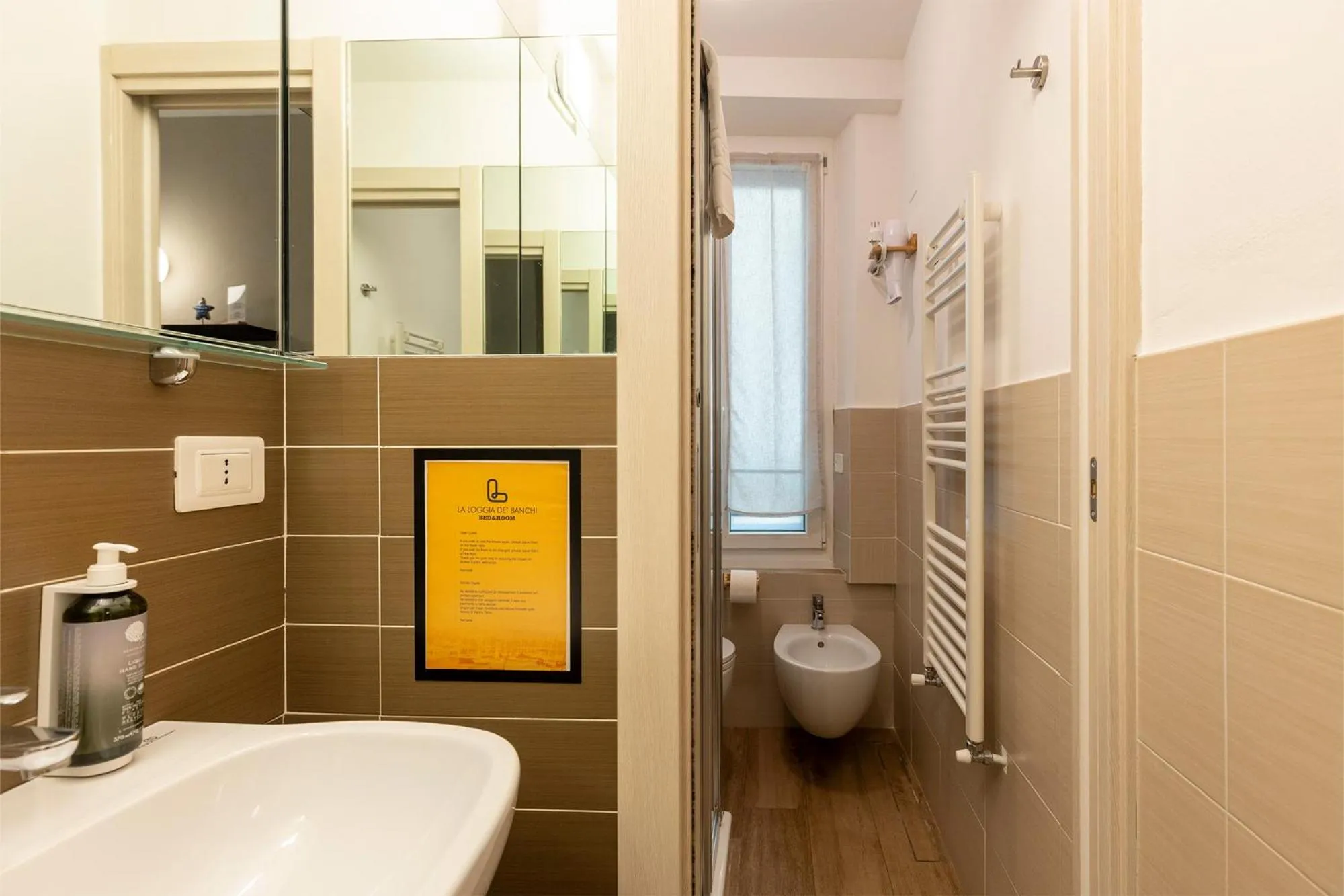 Shower in La Loggia de' Banchi