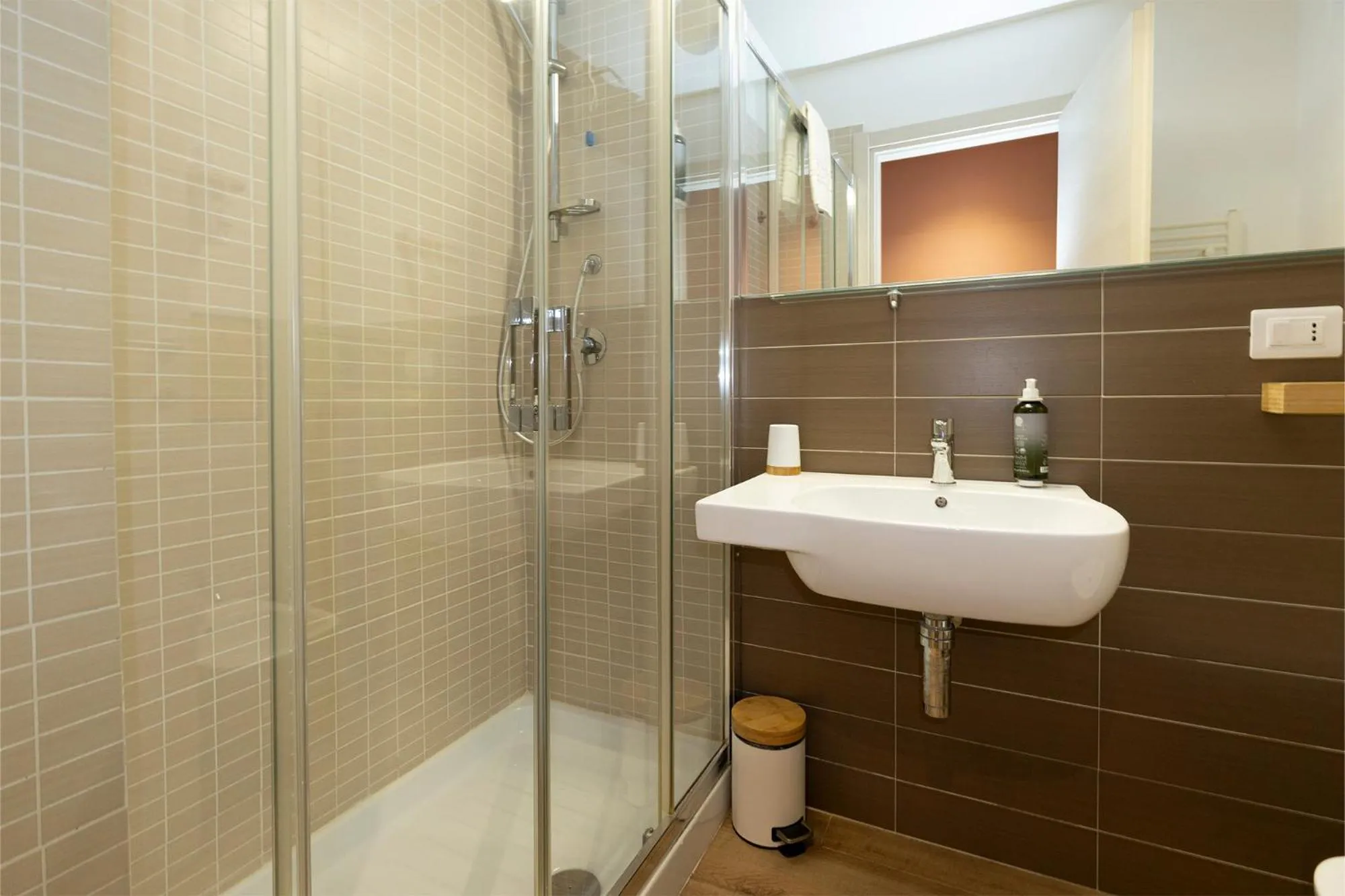 Shower in La Loggia de' Banchi