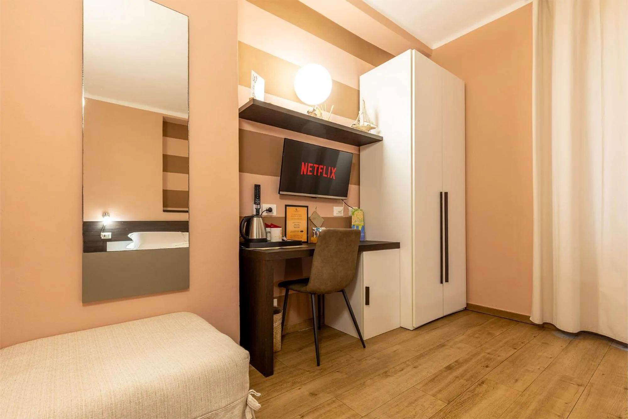 TV and multimedia, Bed in La Loggia de' Banchi