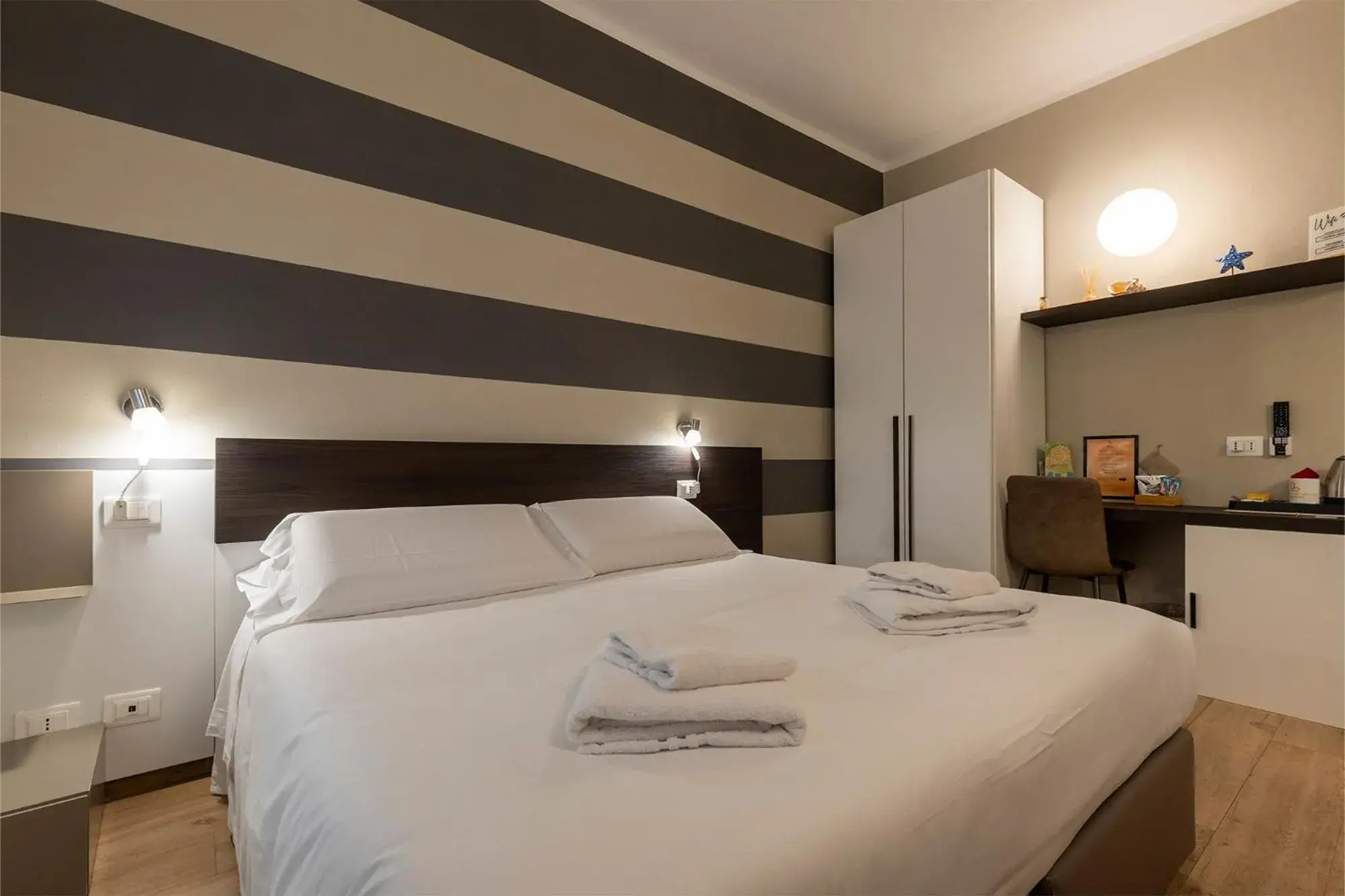 Standard Double or Twin Room in La Loggia de' Banchi Standard Double or Twin Room in La Loggia de' Banchi