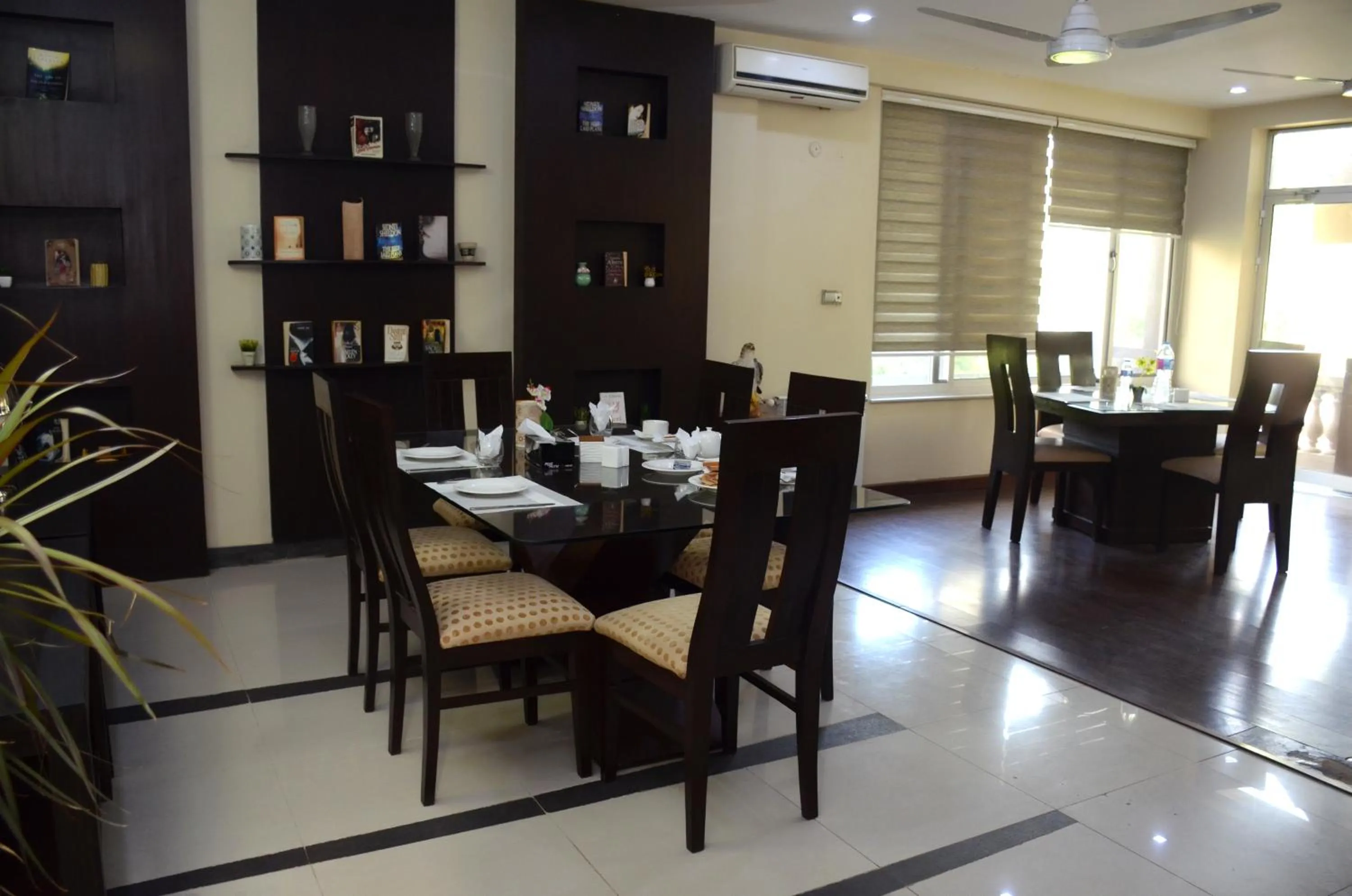 Restaurant/places to eat in Gofas Lodge