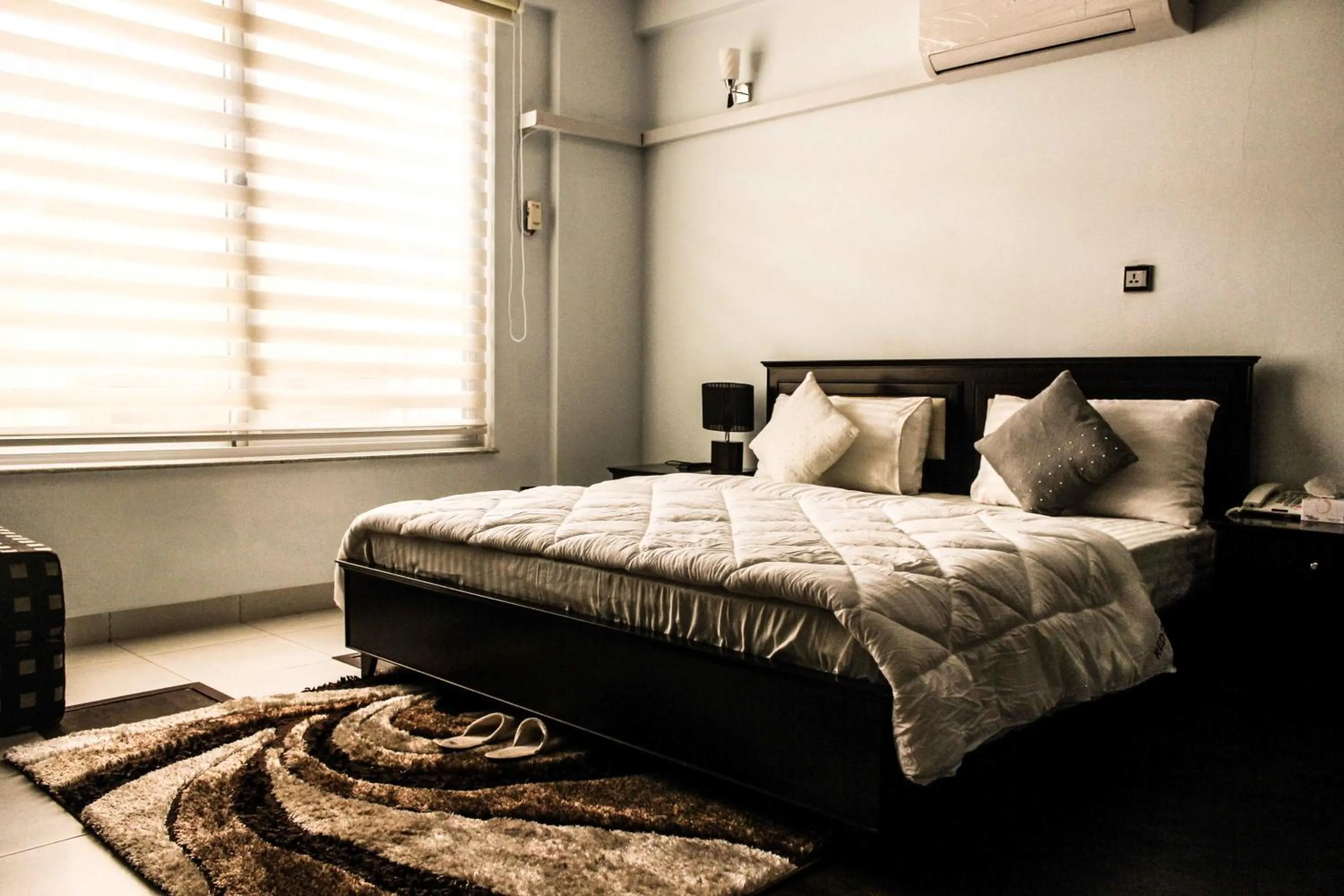 Photo of the whole room, Bed in Gofas Lodge