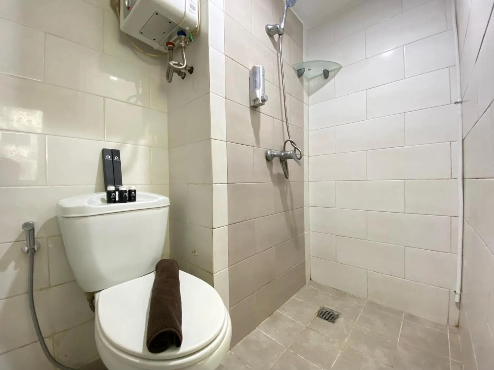 Cozy Living 2BR Apartment at Jarrdin Cihampelas By Travelio