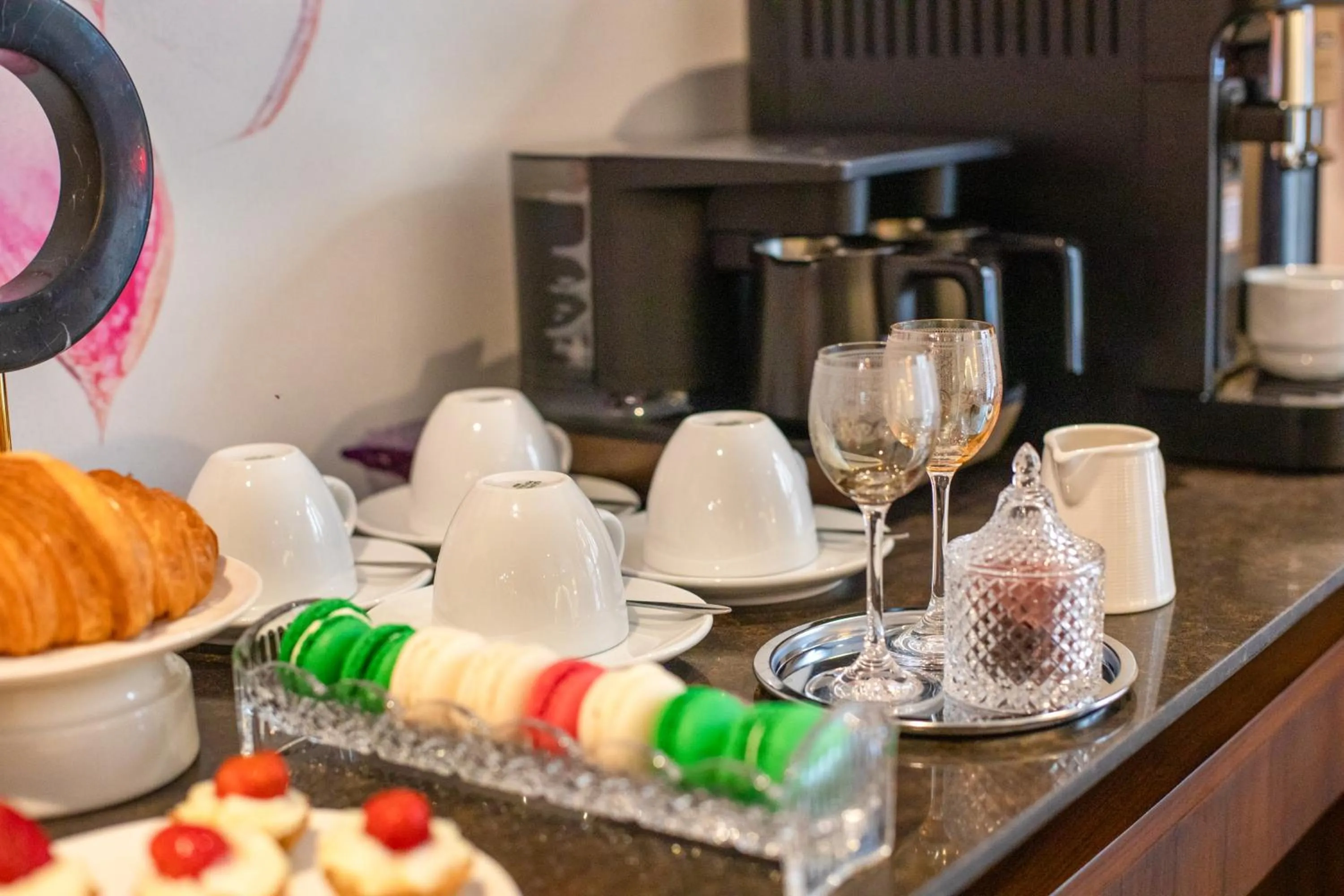 Coffee/tea facilities in Ess Hotel