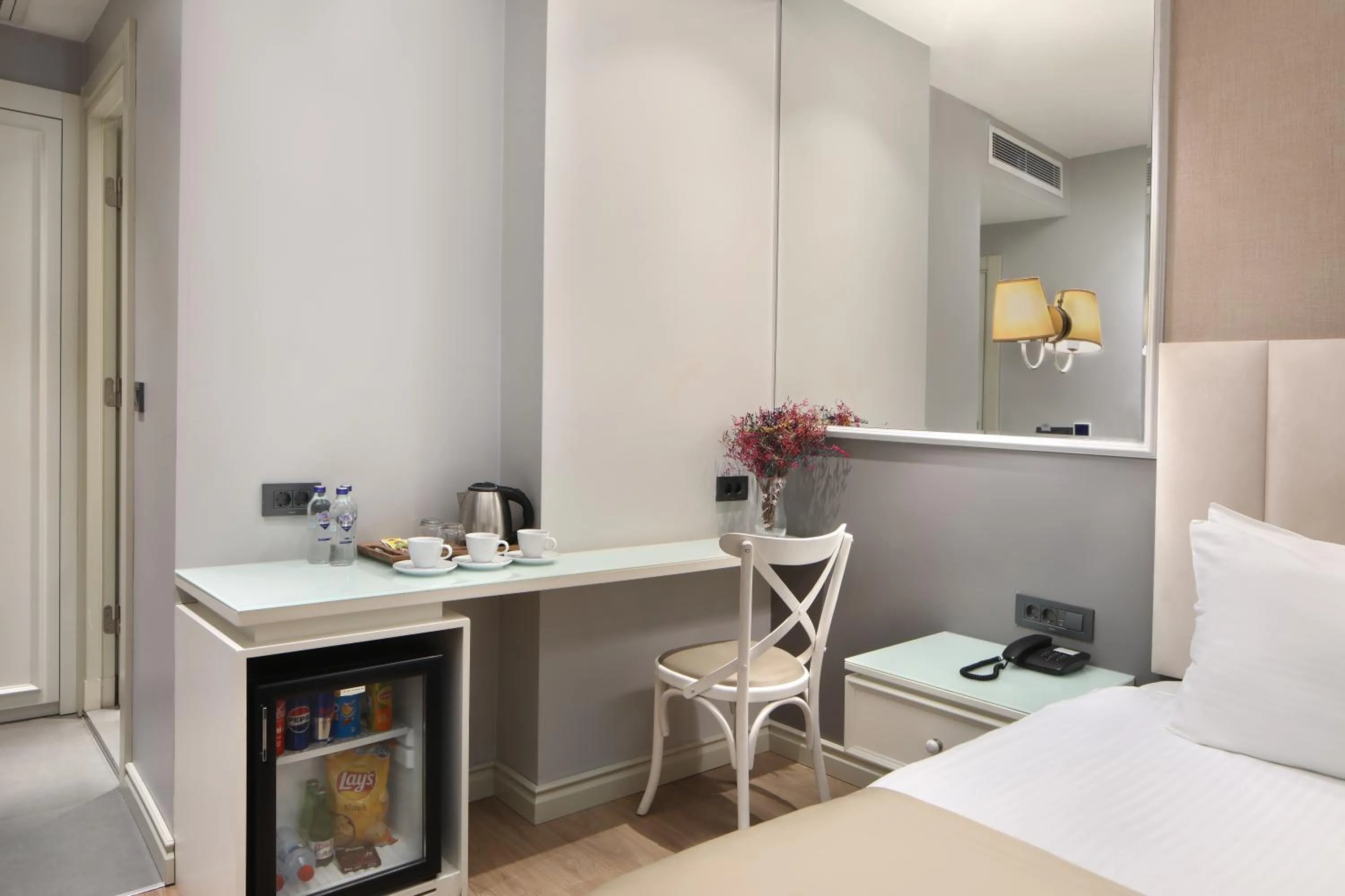 Photo of the whole room, Bed in Ess Hotel