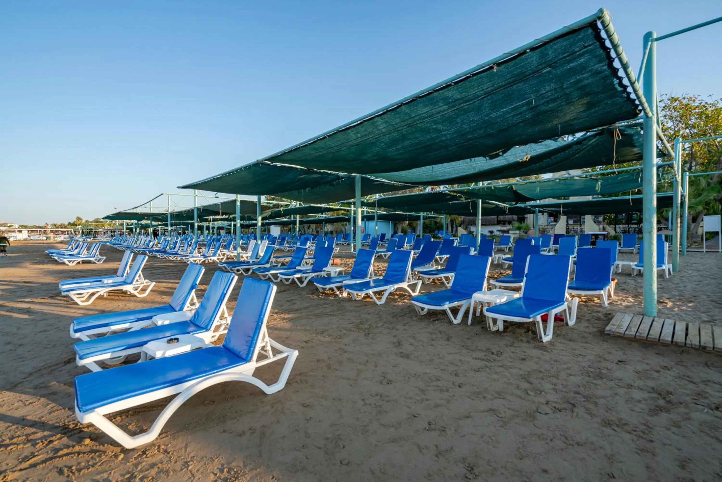 Iz Flower Side Beach Hotel