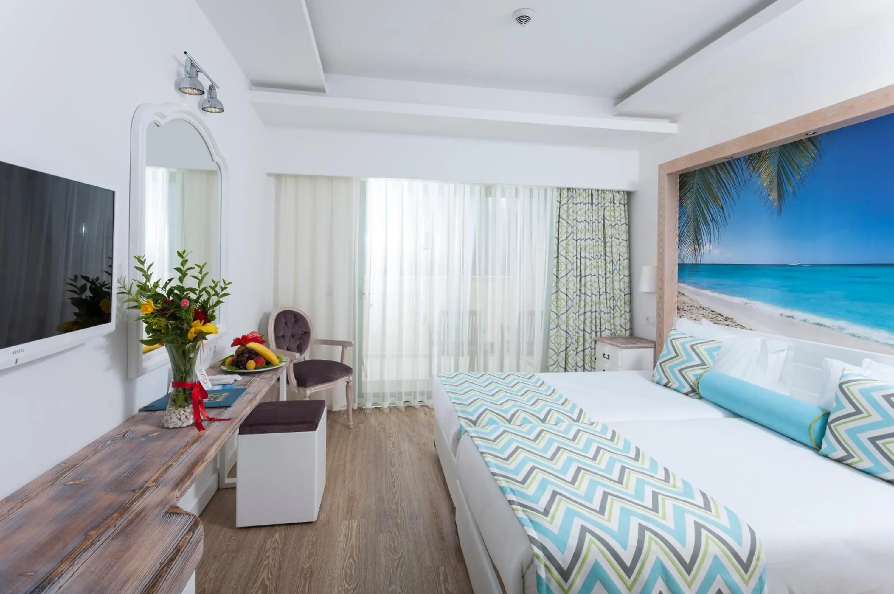 Photo of the whole room, Bed in Iz Flower Side Beach Hotel Photo of the whole room, Bed in Iz Flower Side Beach Hotel