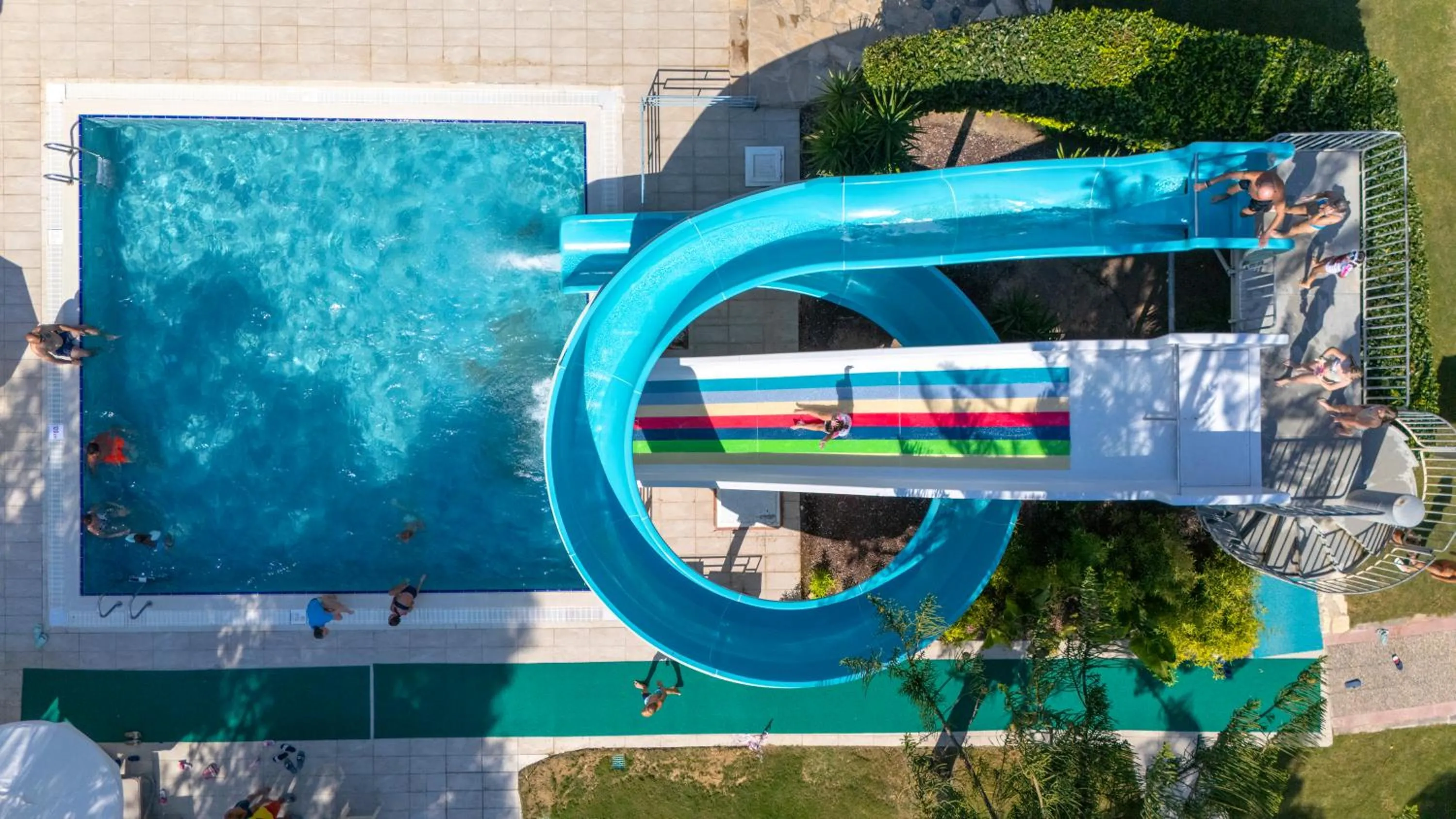 Iz Flower Side Beach Hotel