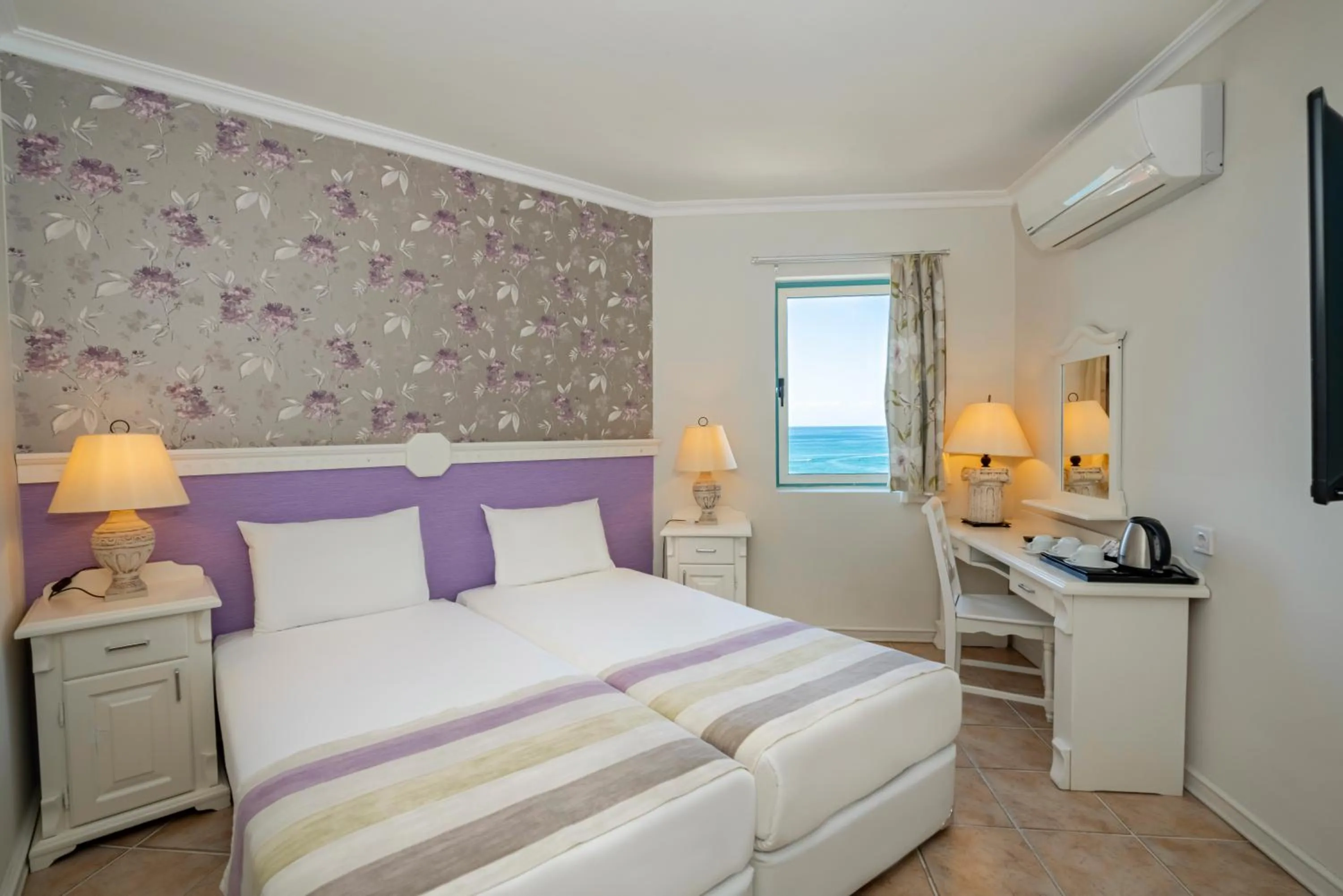 Bedroom, Bed in Iz Flower Side Beach Hotel