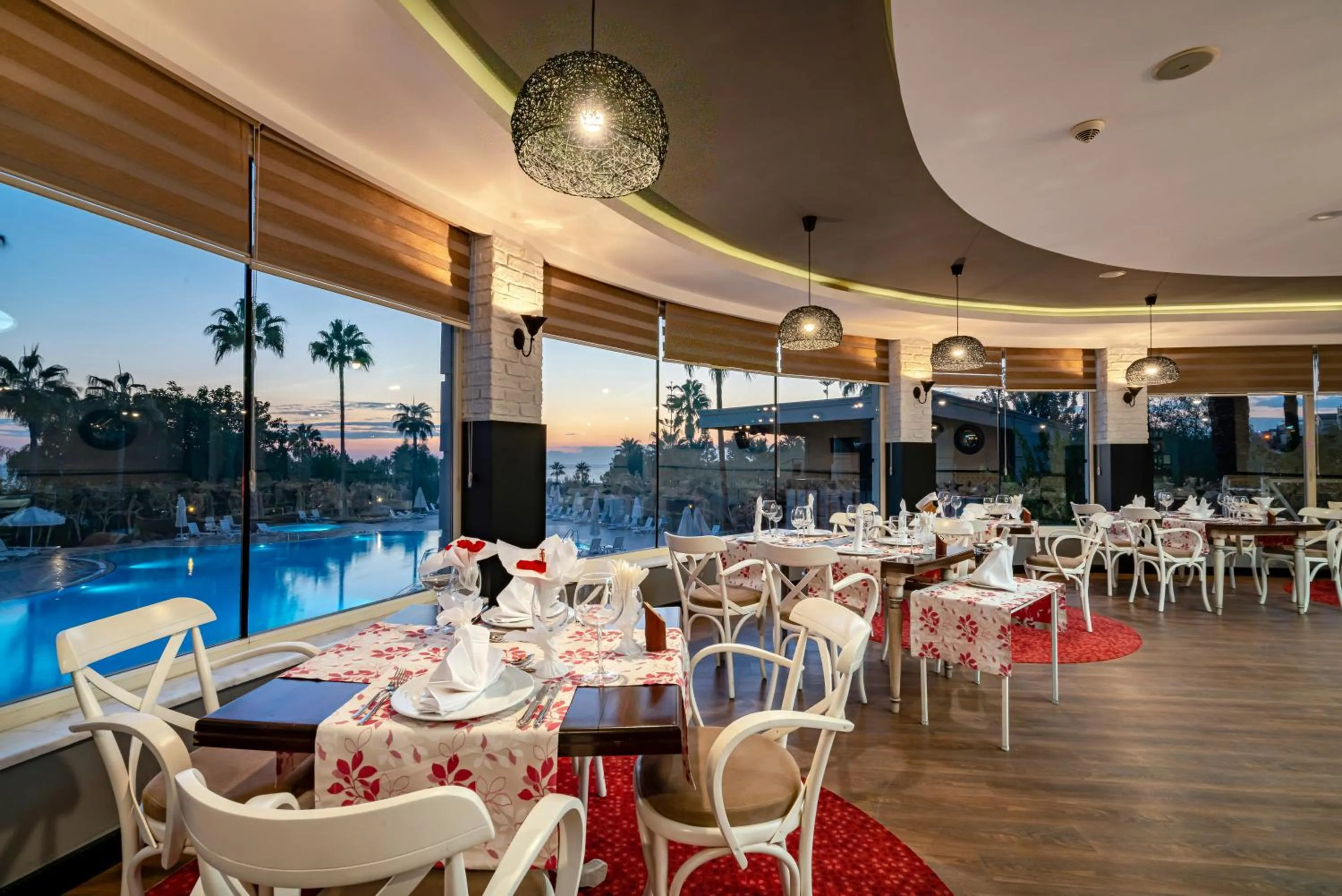 Restaurant/places to eat in Iz Flower Side Beach Hotel