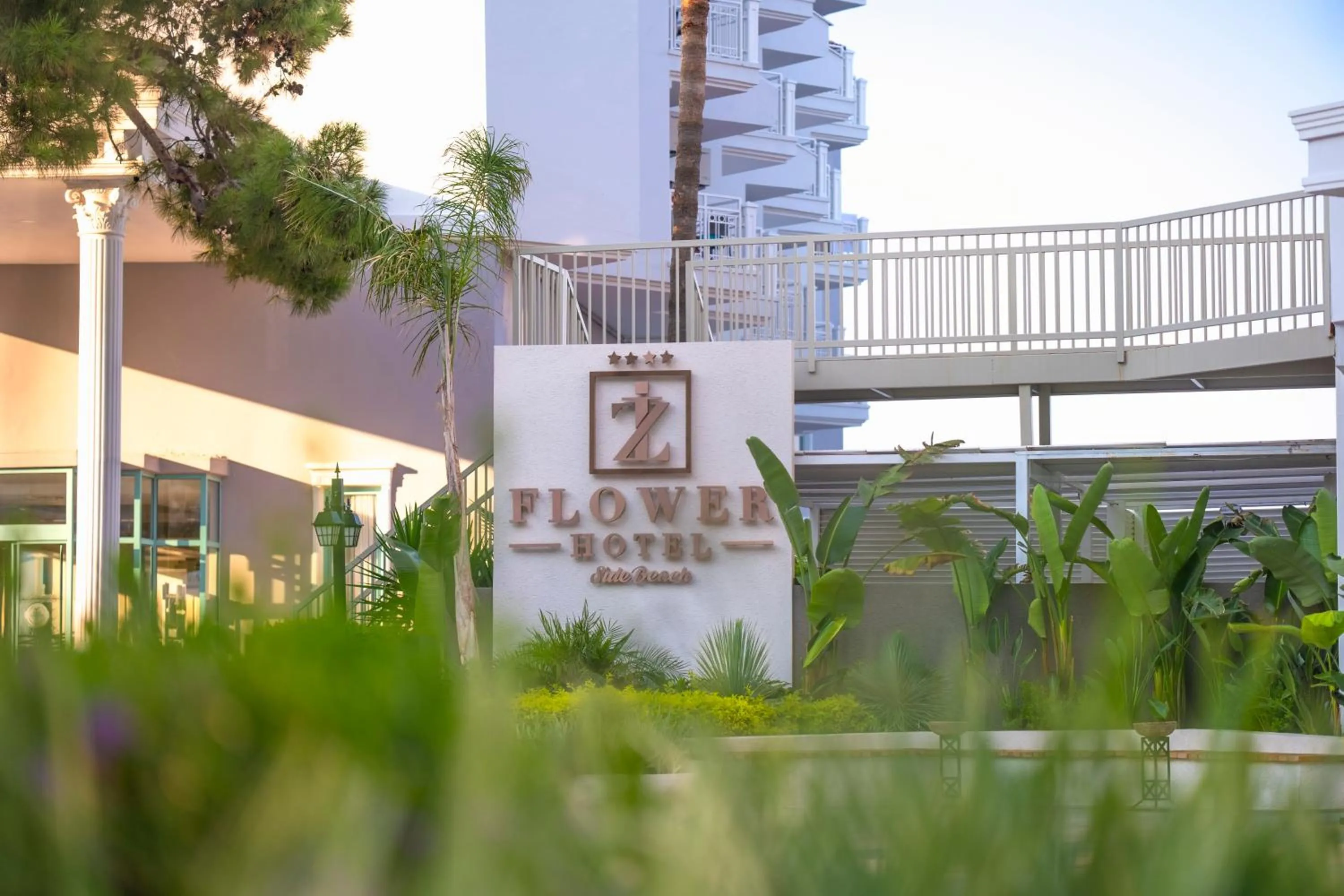 Iz Flower Side Beach Hotel