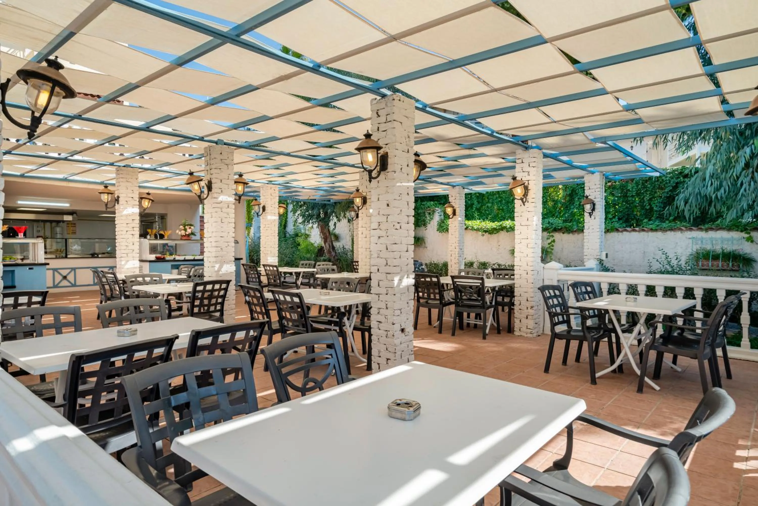 Iz Flower Side Beach Hotel