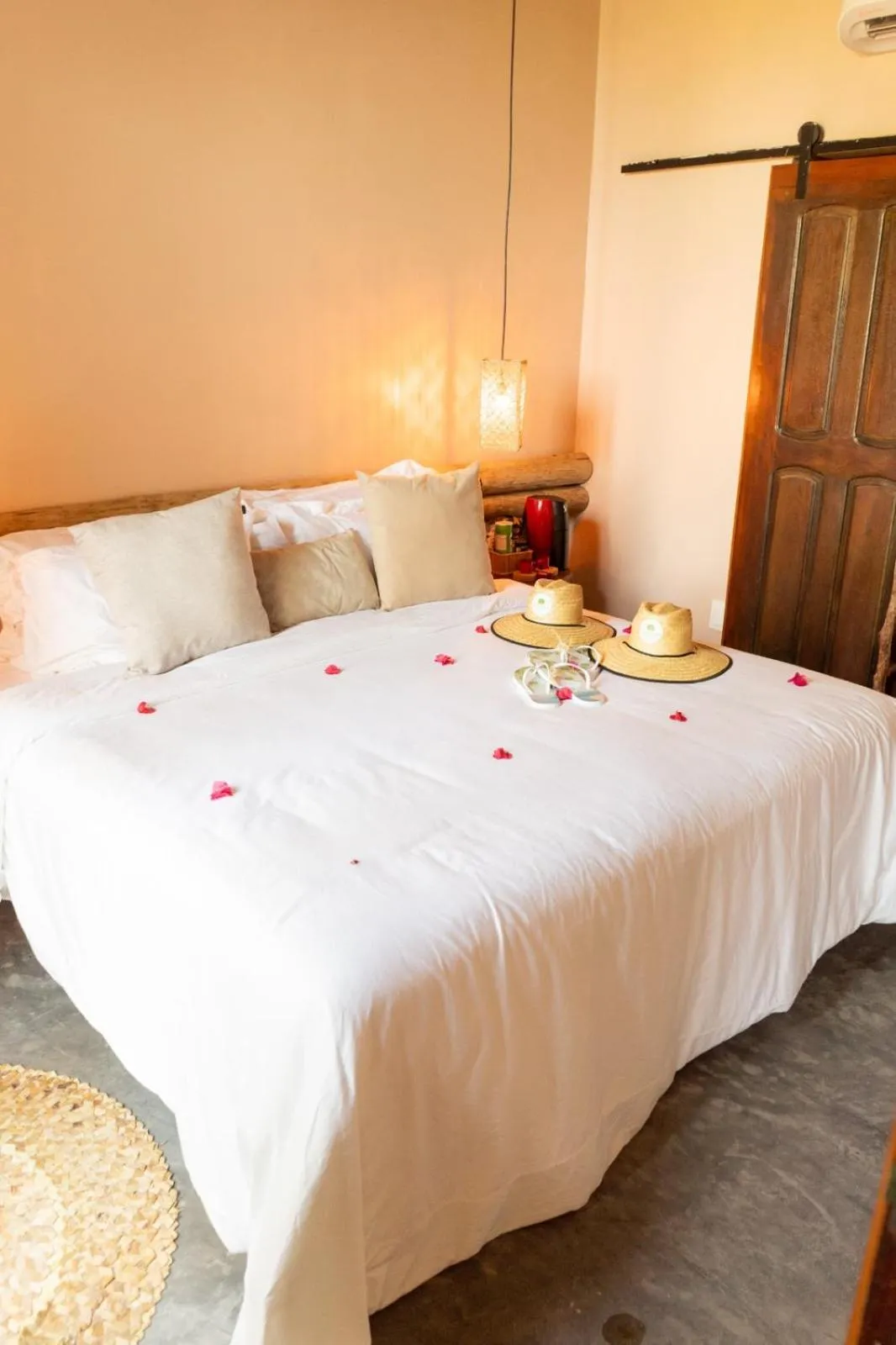 Bed in Villa Pantai Boutique Hotel Atins