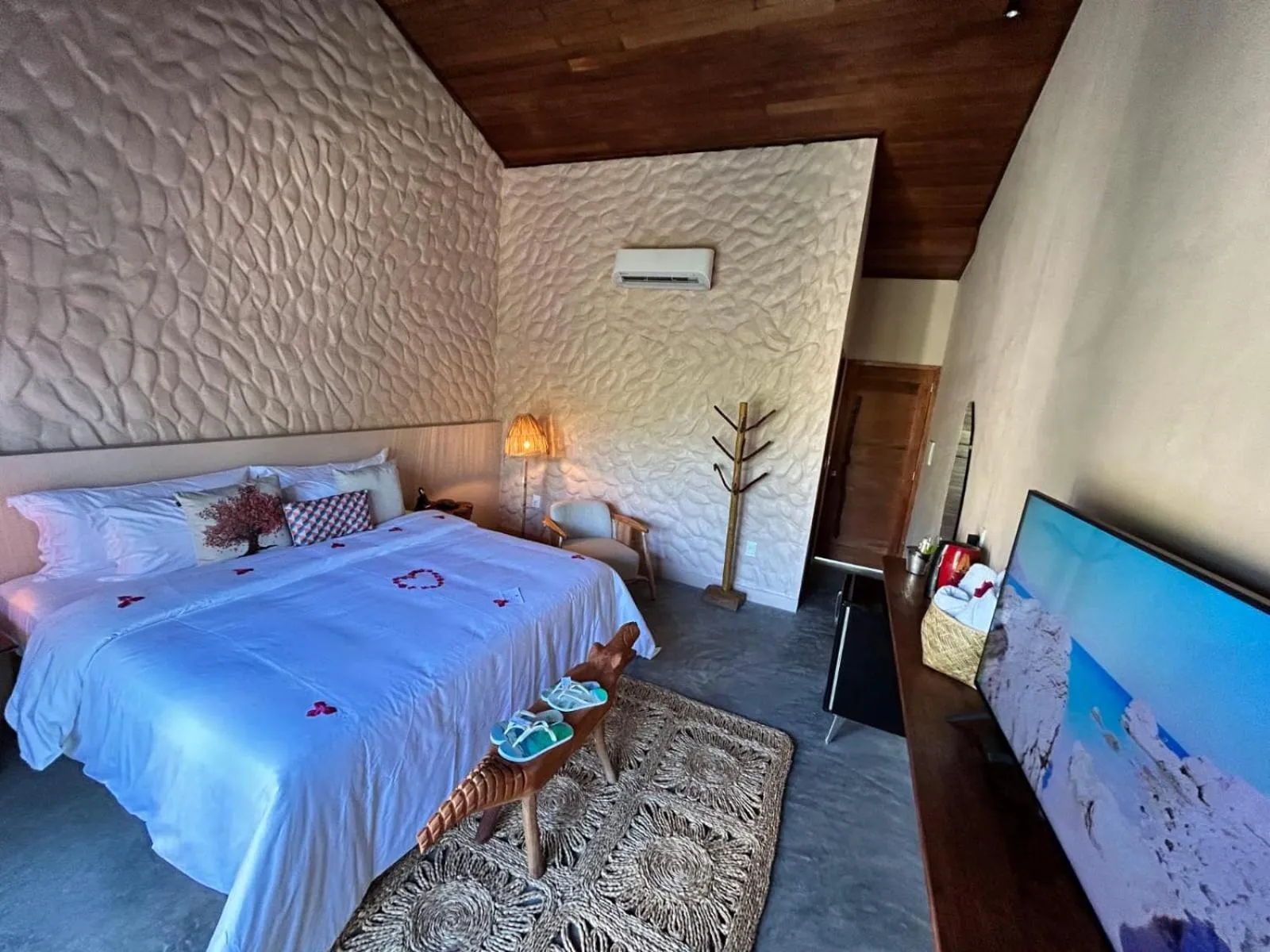 TV and multimedia, Bed in Villa Pantai Boutique Hotel Atins