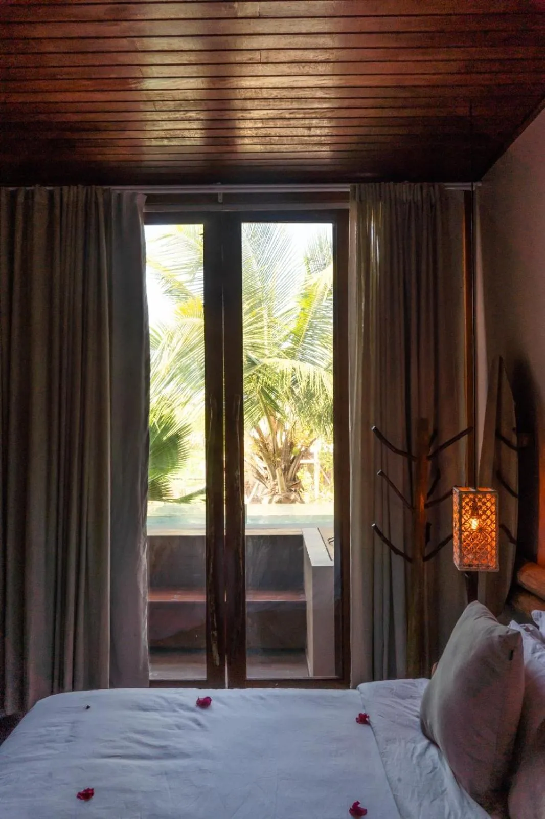 Bed in Villa Pantai Boutique Hotel Atins