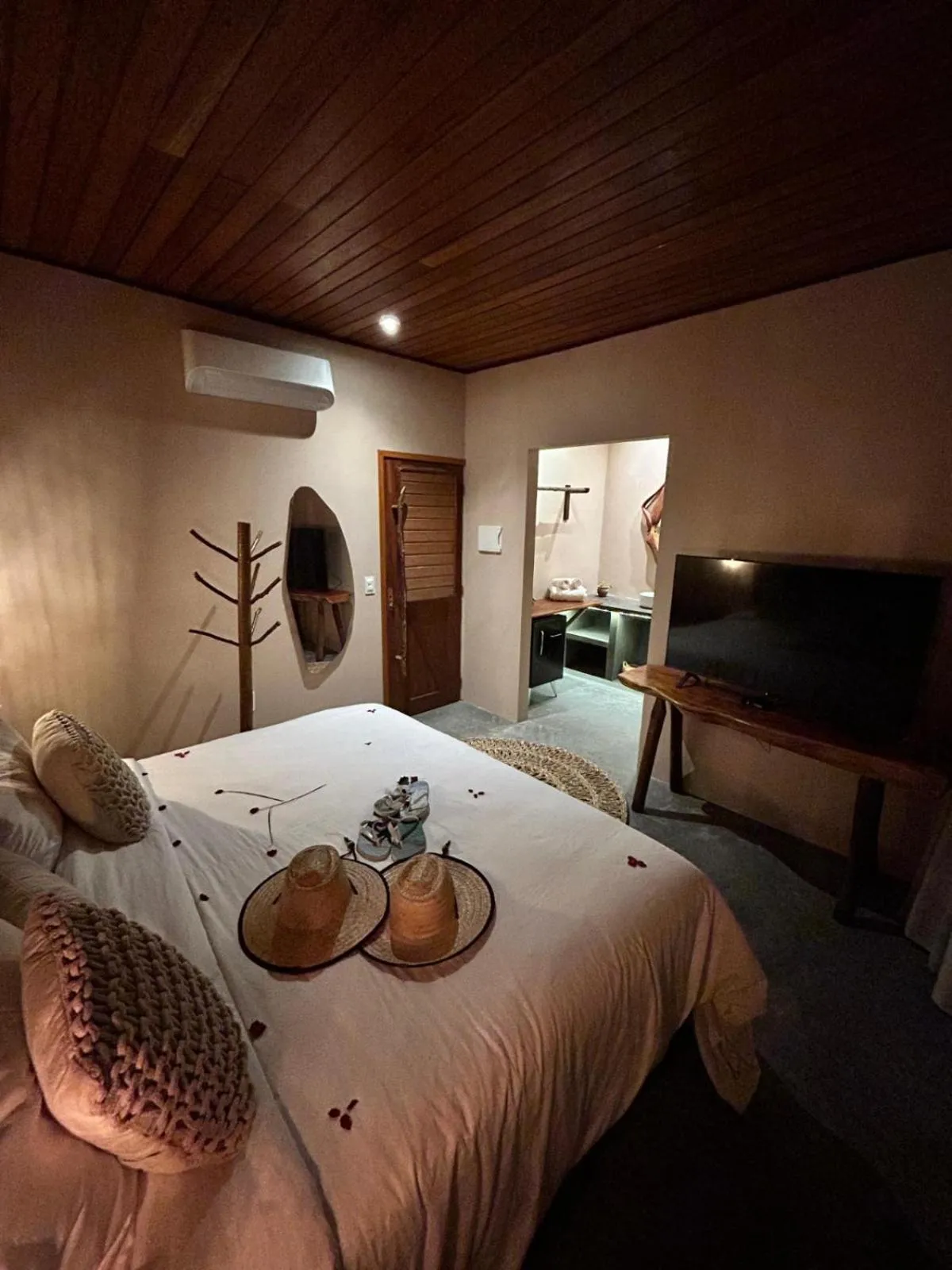 Bed in Villa Pantai Boutique Hotel Atins