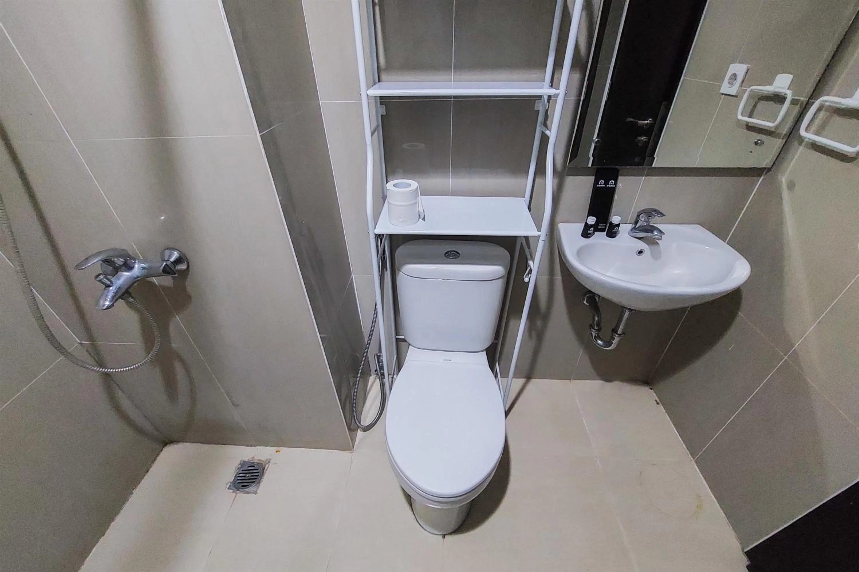 Cozy Stay Studio at Paramount Skyline Apartment By Travelio