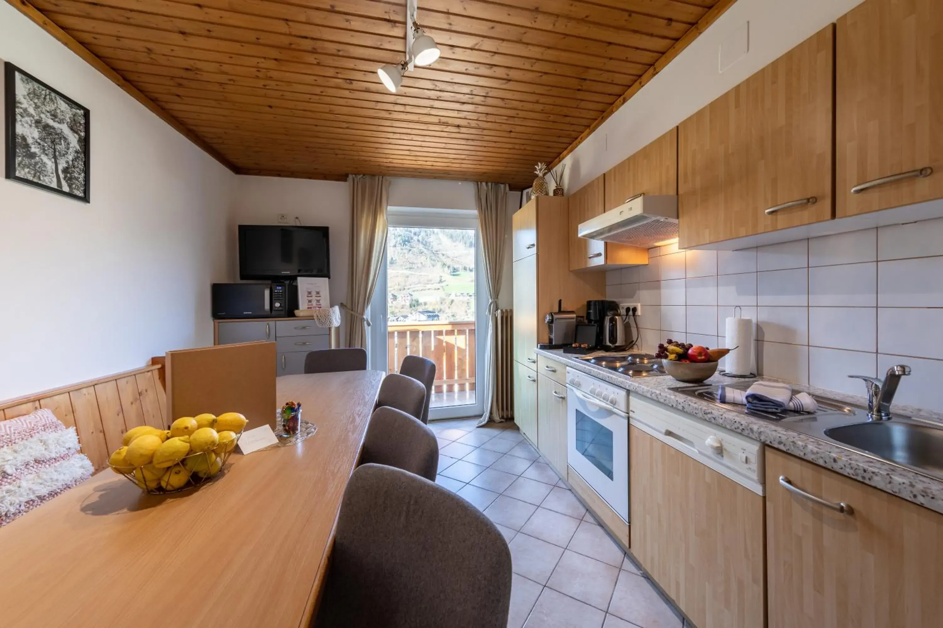 Four-Bedroom Apartment with Balcony and Mountain View in Appartements DAS RETTENBACHER Four-Bedroom Apartment with Balcony and Mountain View in Appartements DAS RETTENBACHER