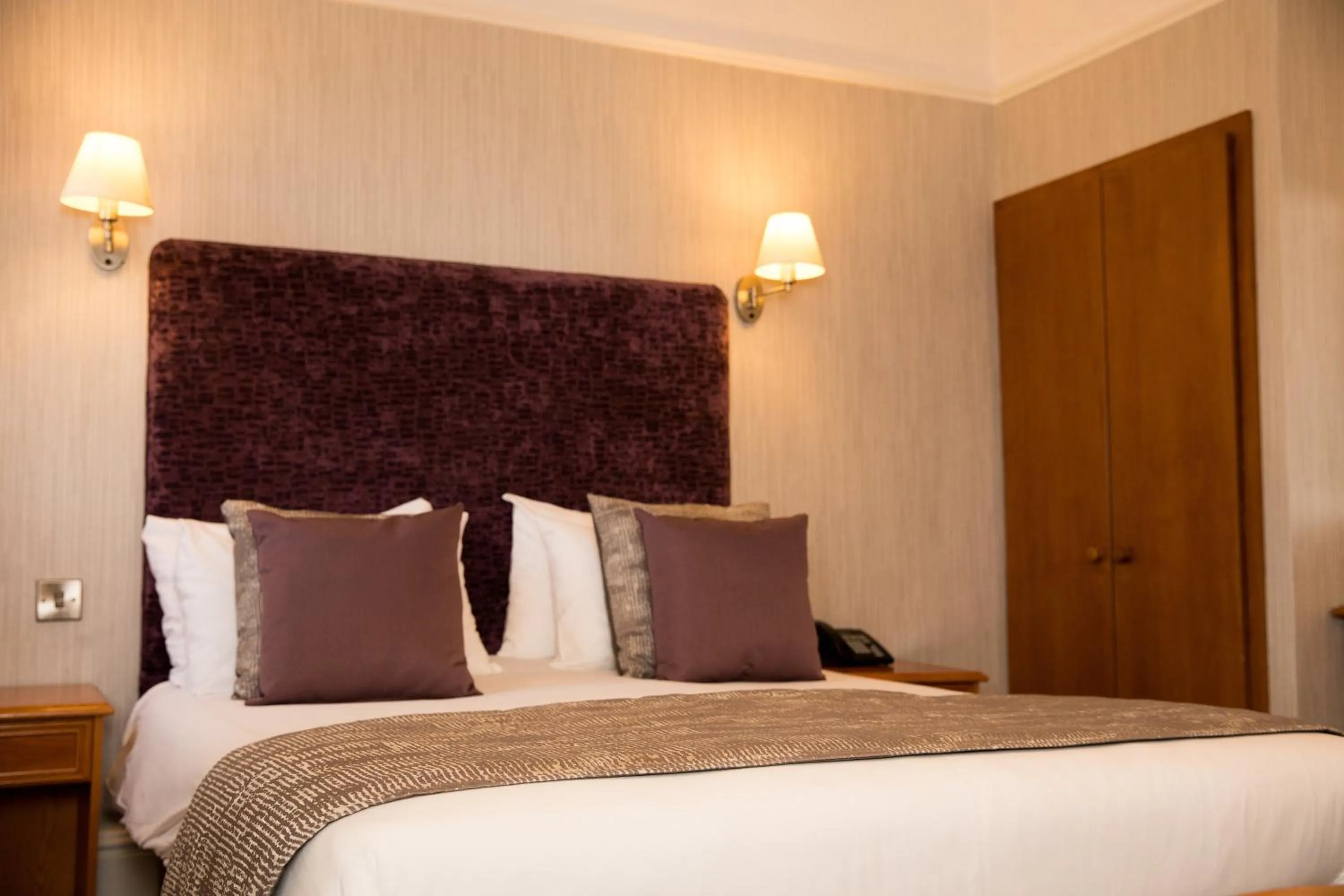 Bedroom, Bed in Keswick Country House Hotel