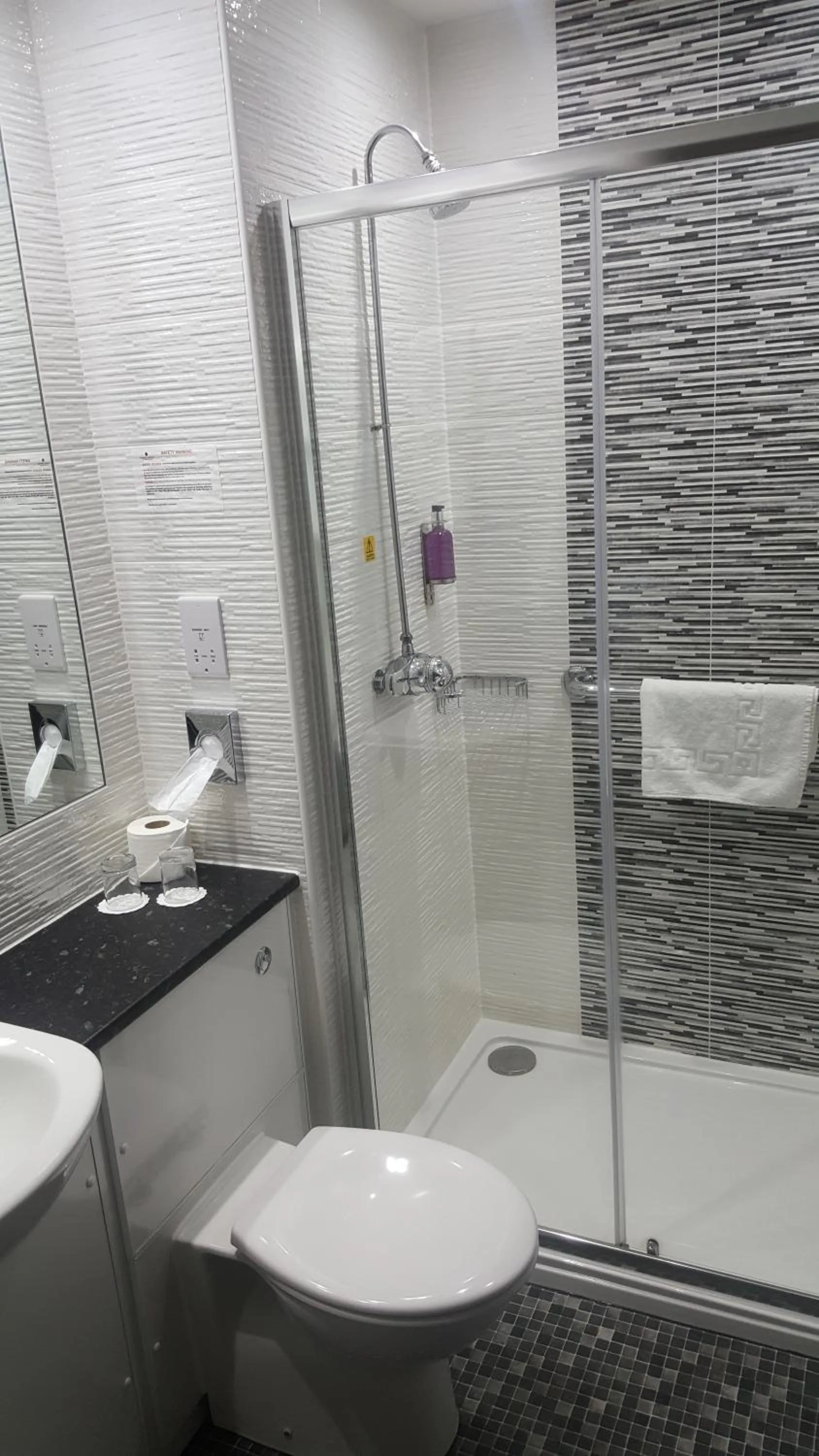 Shower in Keswick Country House Hotel