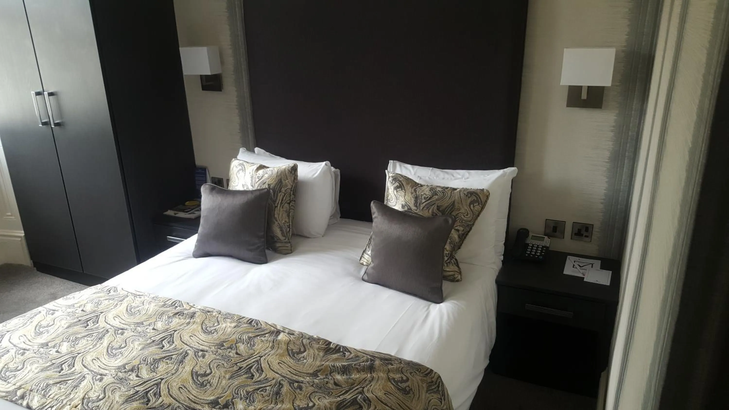 Bedroom, Bed in Keswick Country House Hotel