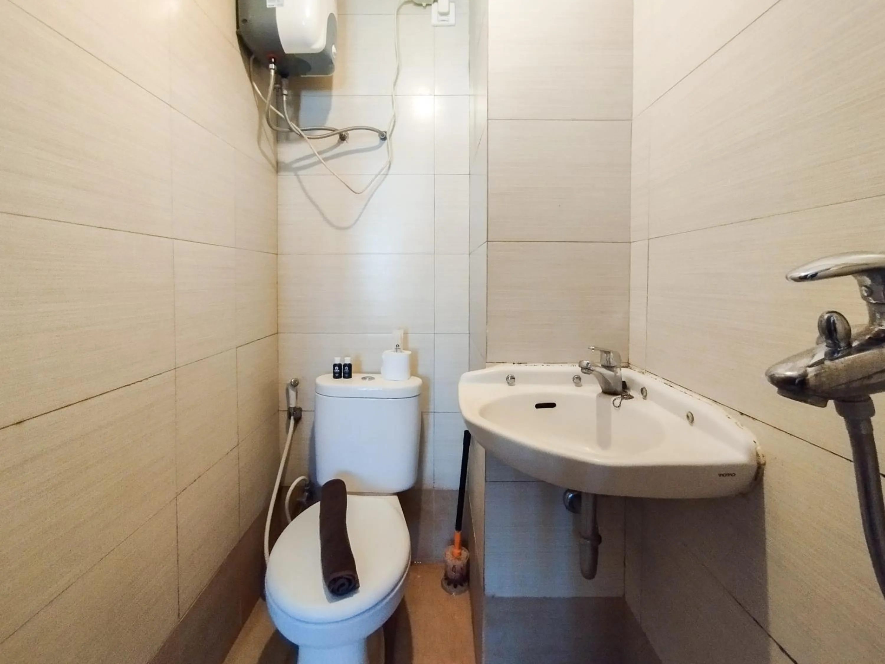 Spacious Chic Studio Room Apartment at Gateway Pasteur By Travelio