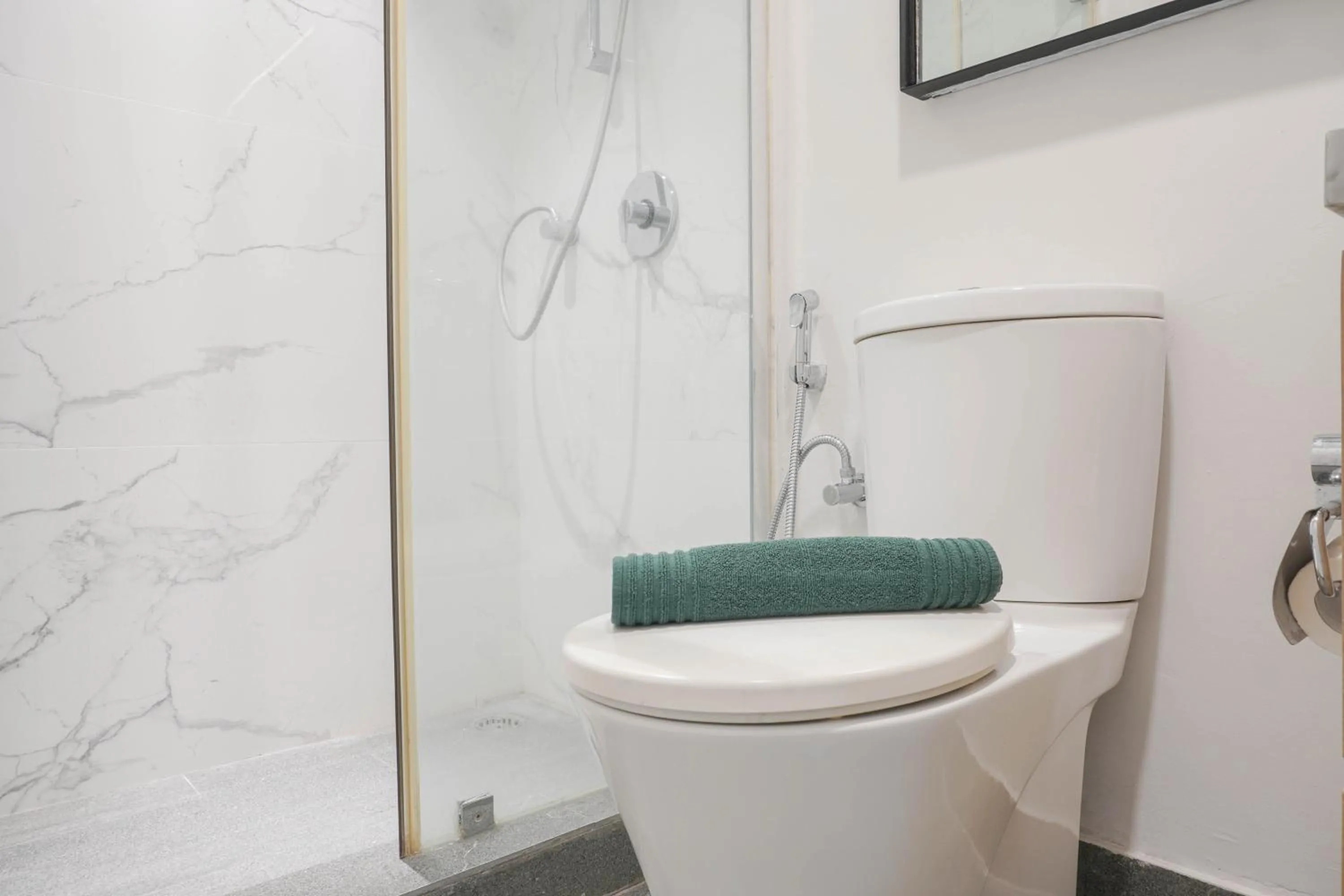 Comfort 1BR at CityLofts Sudirman Apartment By Travelio