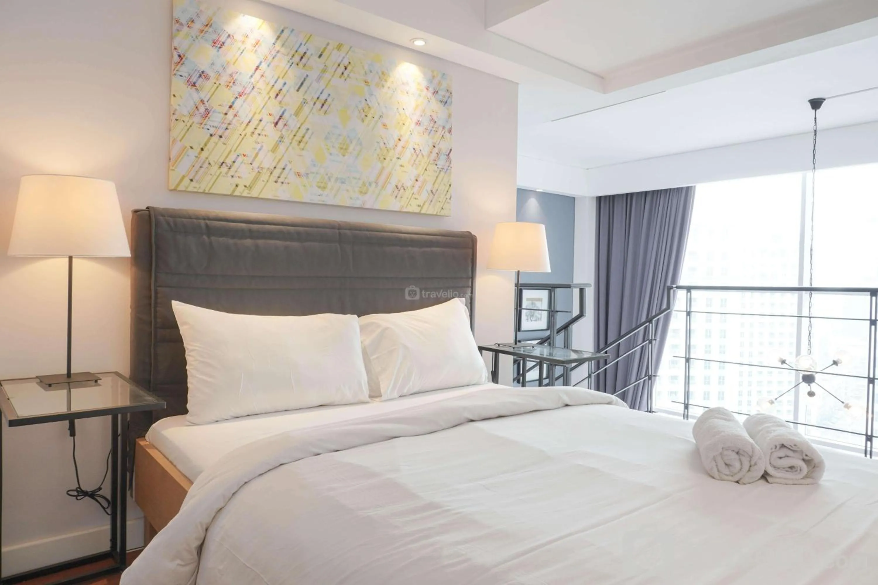 Comfort 1BR at CityLofts Sudirman Apartment By Travelio