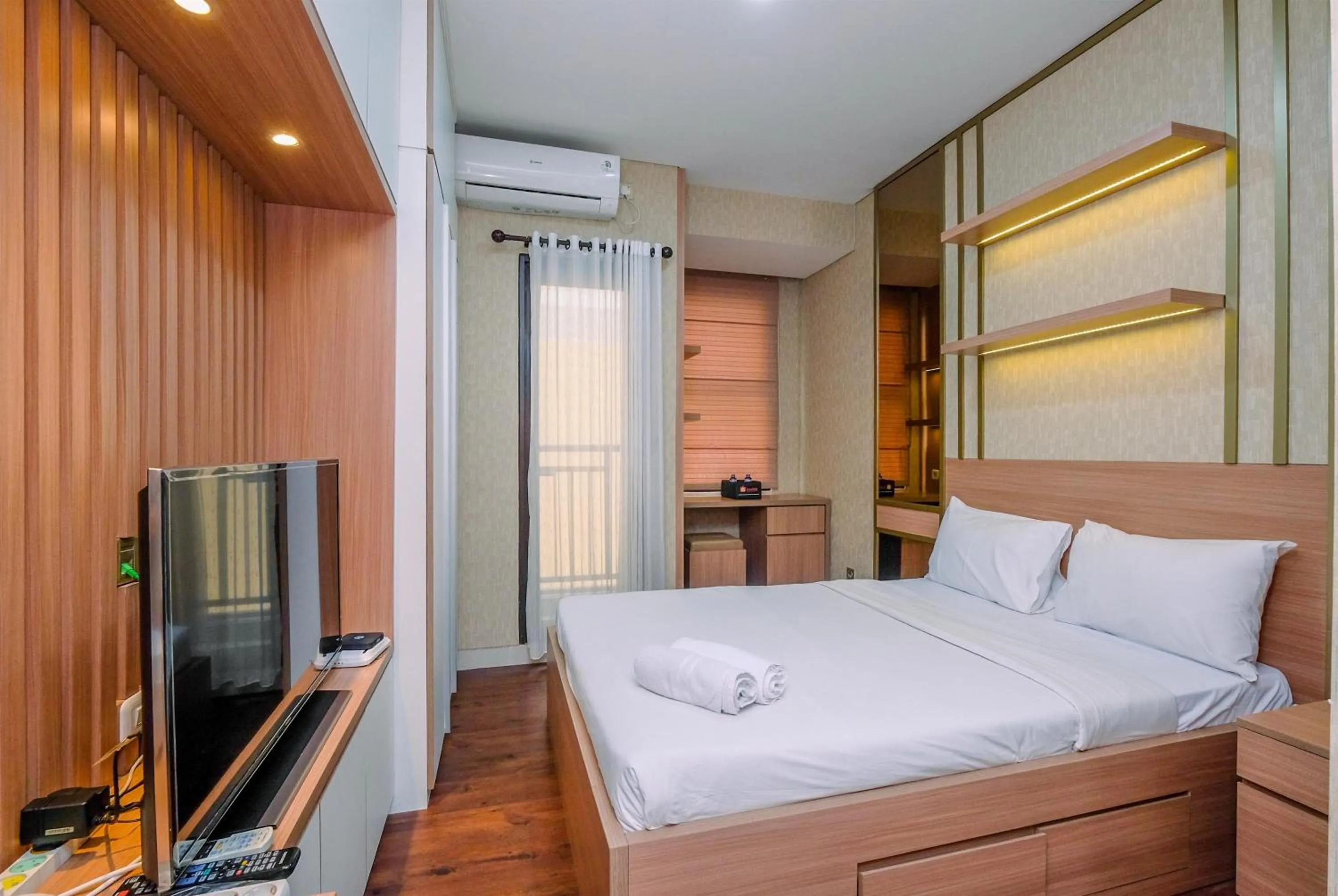 Bed in Cozy Studio at Transpark Cibubur Apartment By Travelio