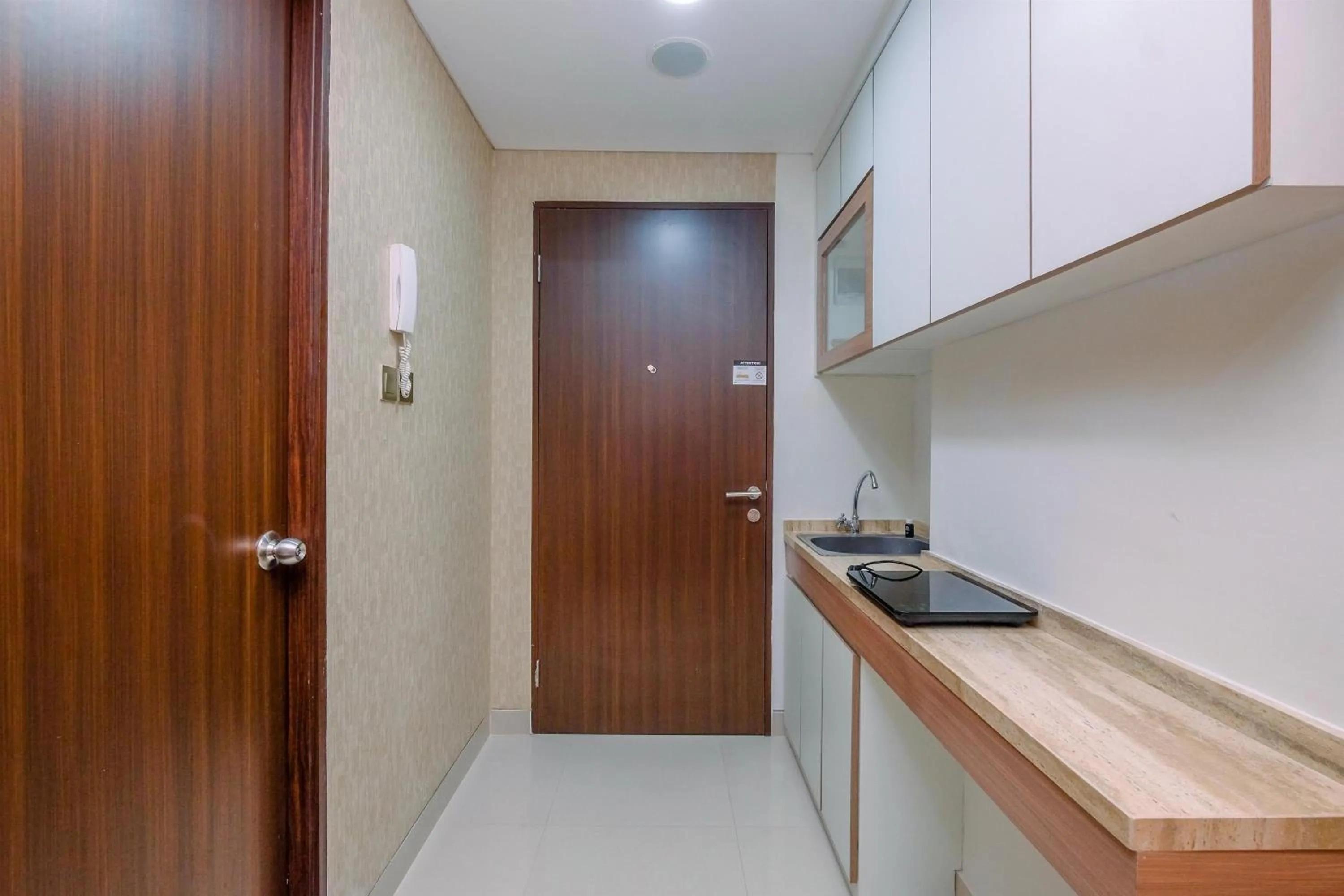 Cozy Studio at Transpark Cibubur Apartment By Travelio