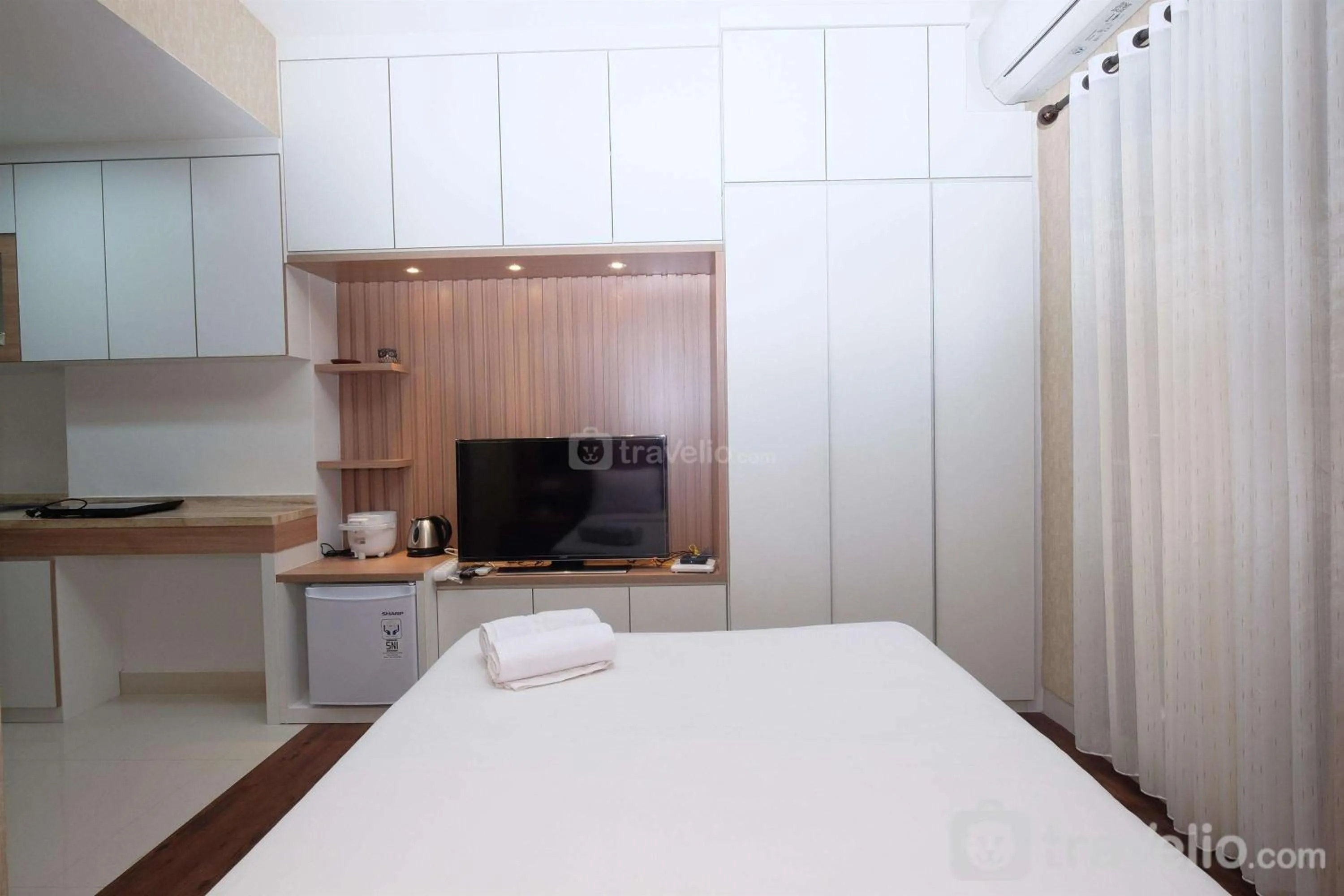 Bed in Cozy Studio at Transpark Cibubur Apartment By Travelio